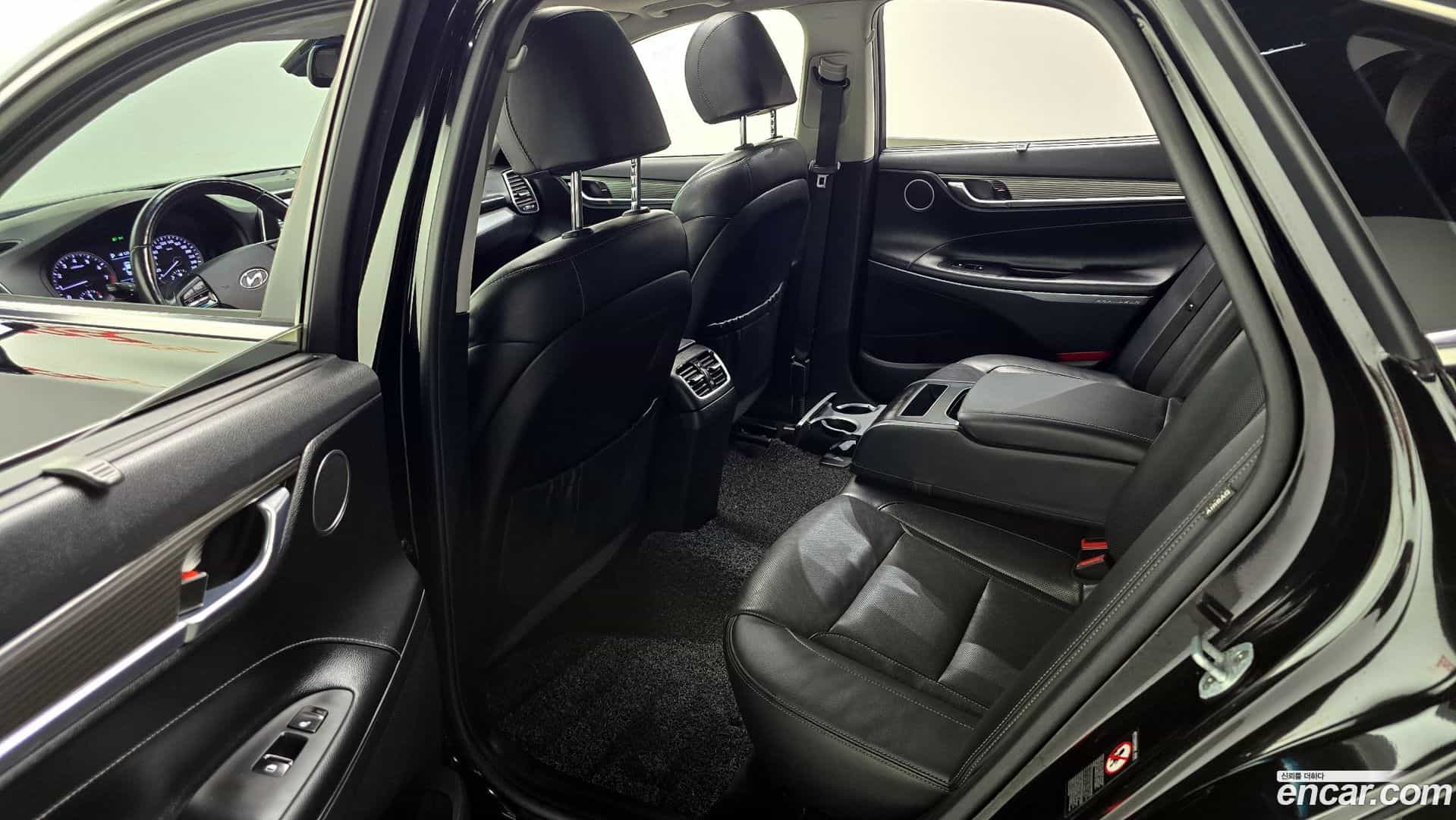 Grandeur Hyundai 2018.0-OPTION-015