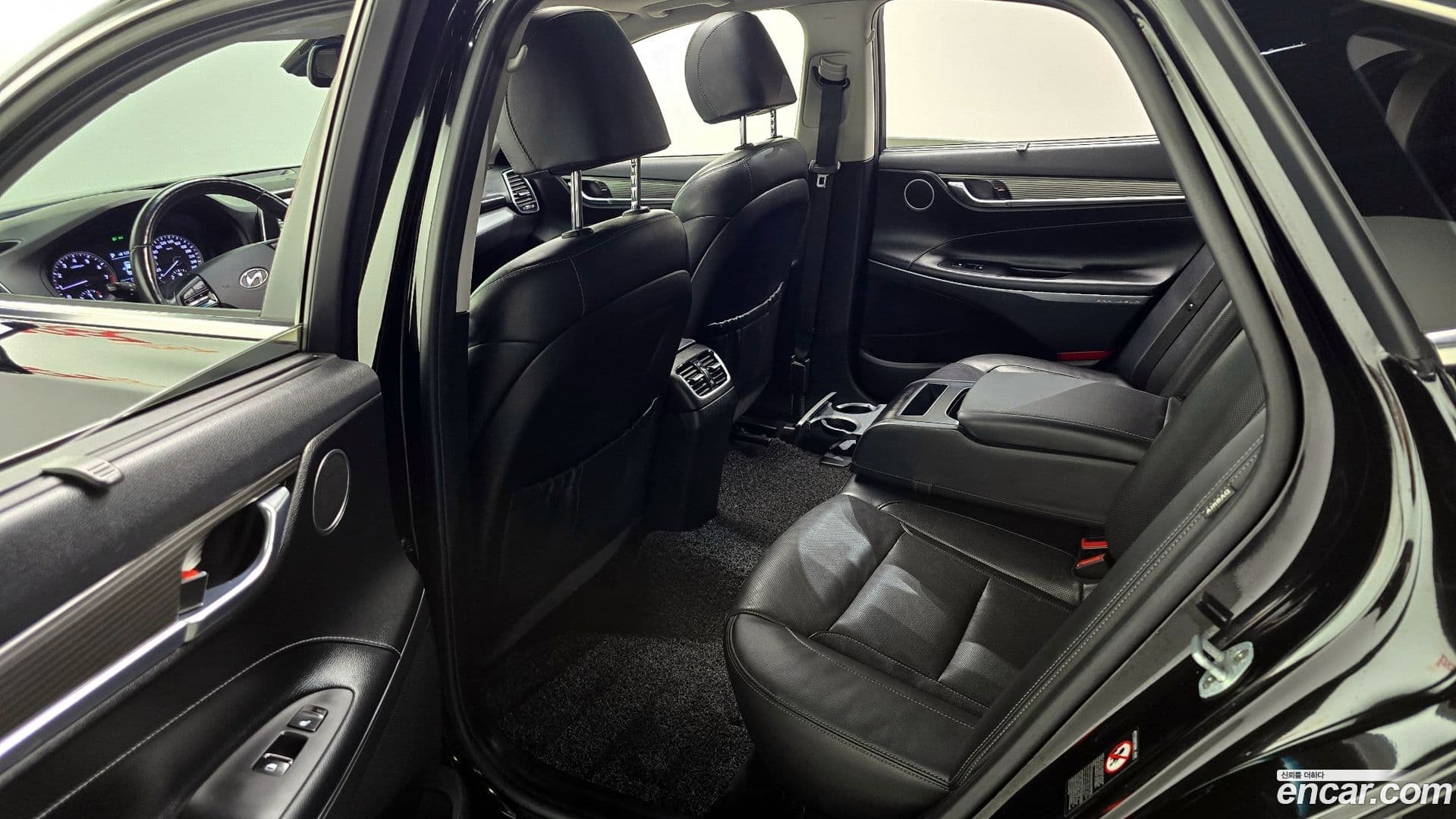 Main__Slider__Photo:Grandeur Hyundai 2018.0-10