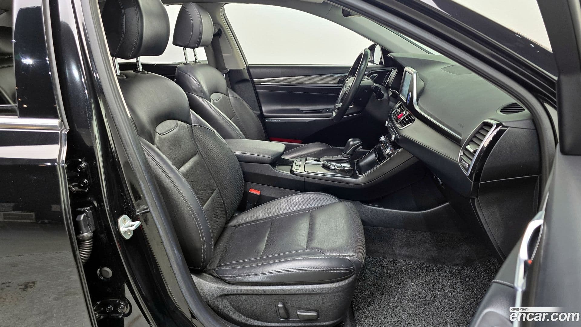 Main__Slider__Photo:Grandeur Hyundai 2018.0-11