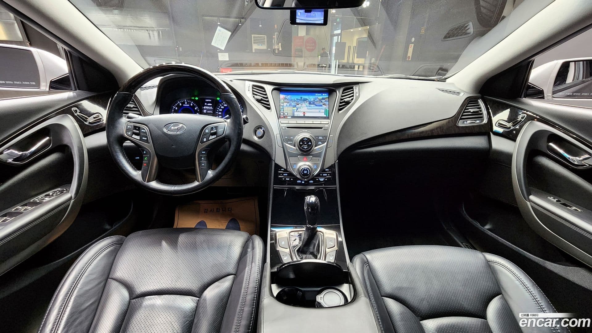 Main__Slider__Photo:Grandeur Hyundai 2012.4-6