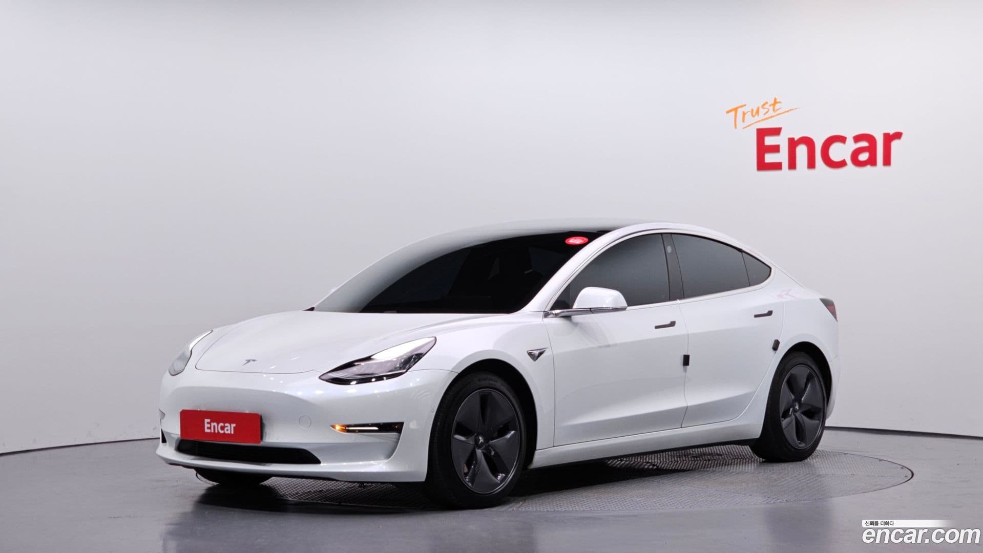 Main__Slider__Photo:Model 3 Tesla 2020.10-0
