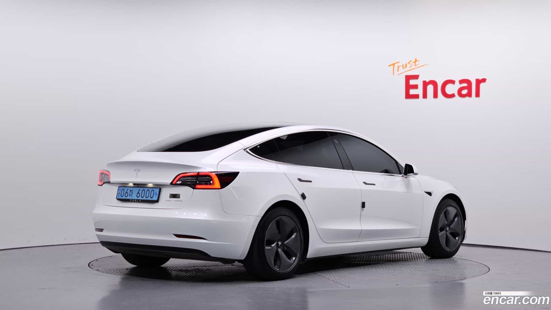 Model 3 Tesla 2020.10-OUTER-002