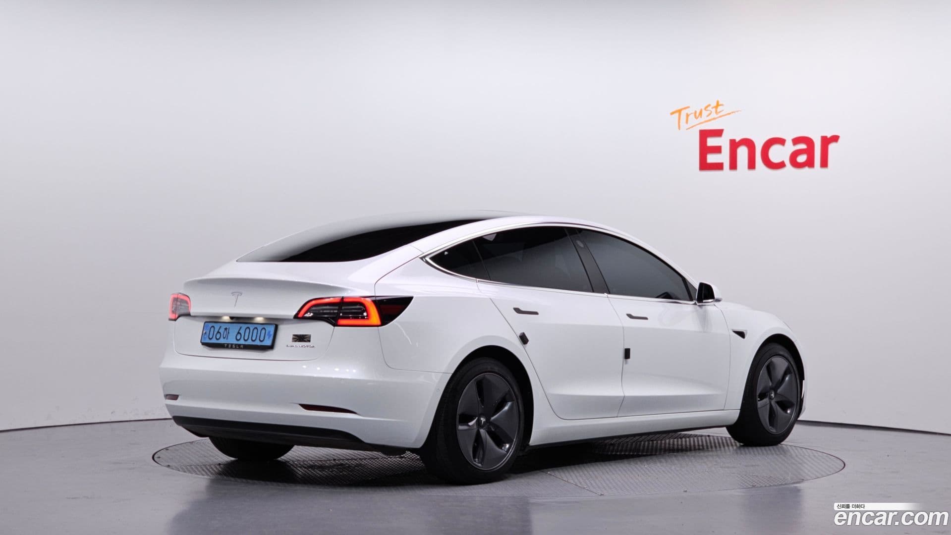 Main__Slider__Photo:Model 3 Tesla 2020.10-1