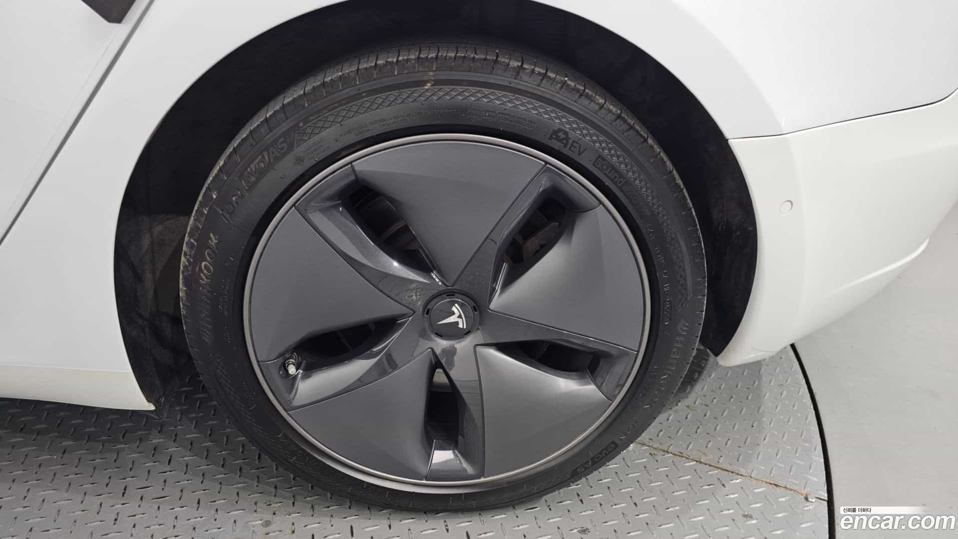 Model 3 Tesla 2020.10-OUTER-005