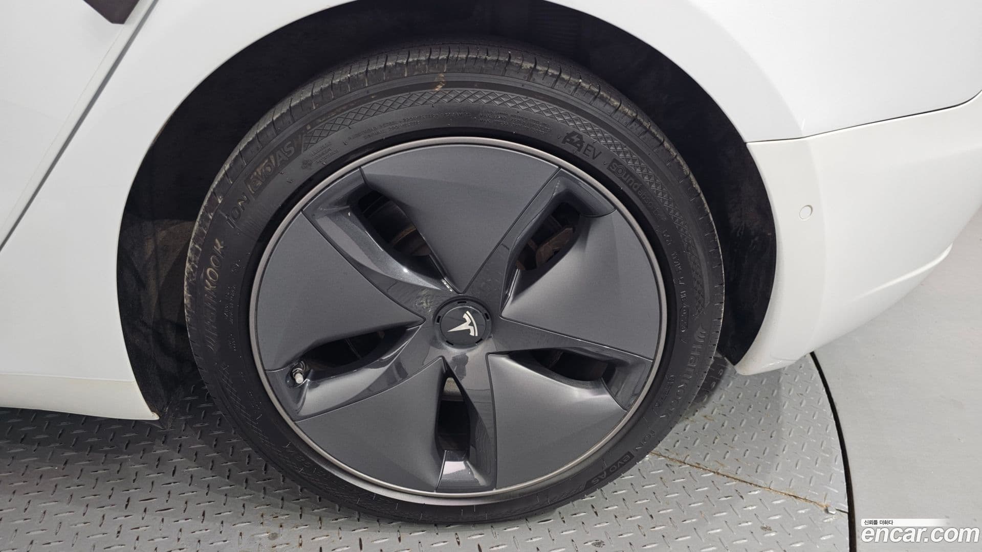 Main__Slider__Photo:Model 3 Tesla 2020.10-4