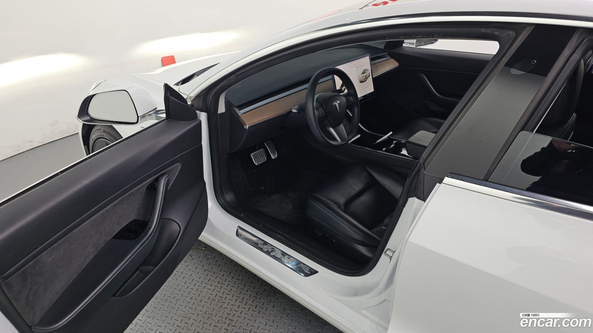 Main__Slider__Photo:Model 3 Tesla 2020.10-9