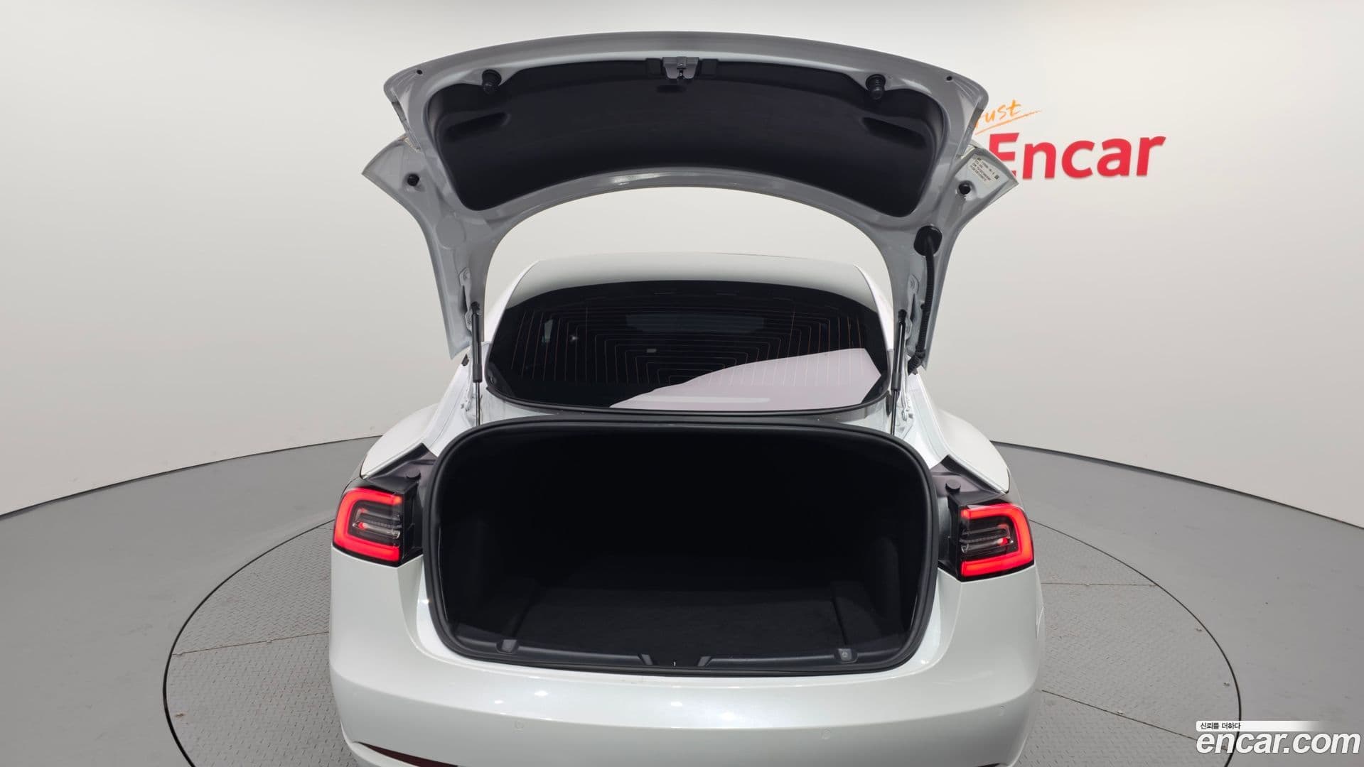 Main__Slider__Photo:Model 3 Tesla 2020.10-19