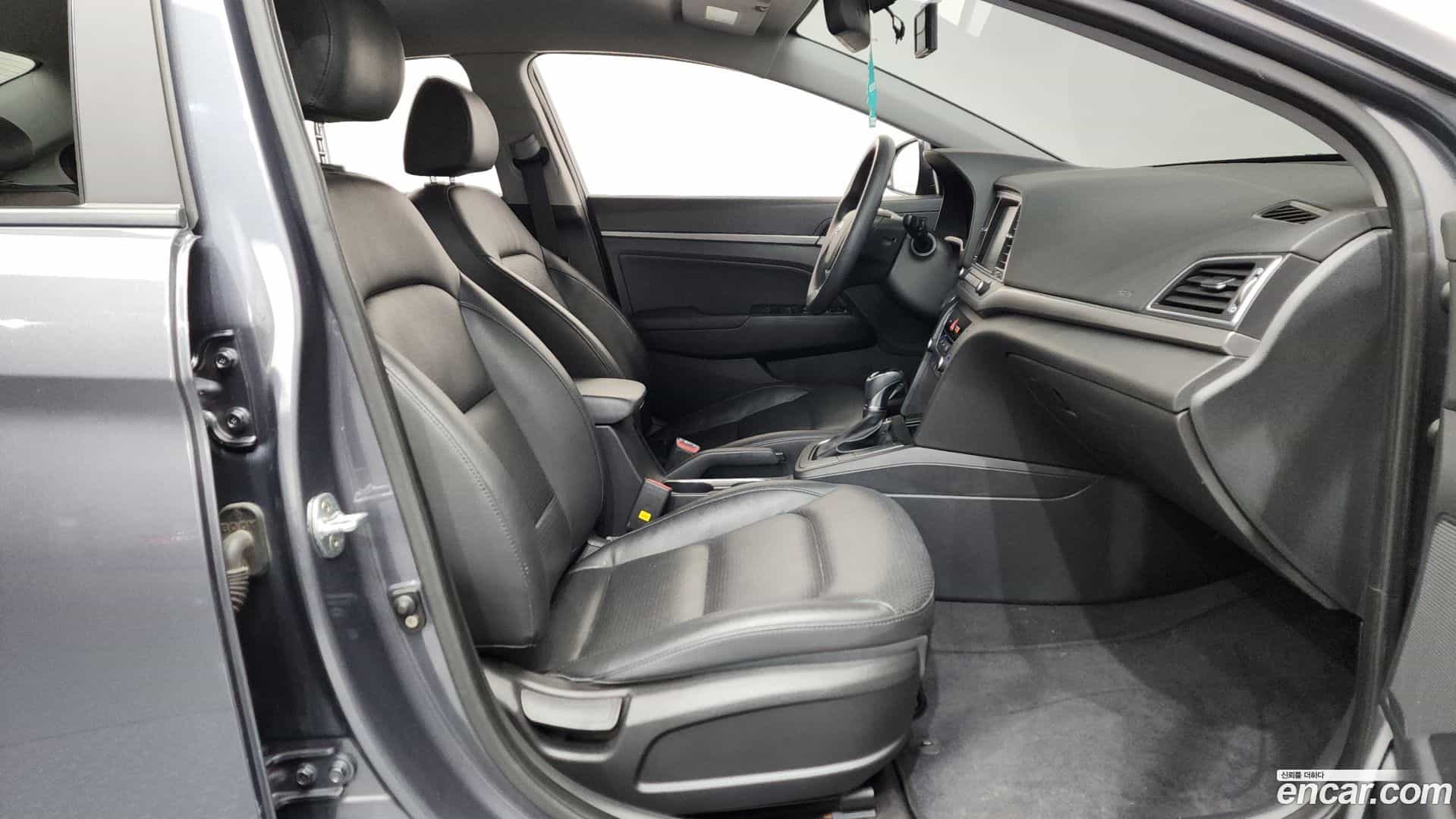 AVANTE Hyundai 2018.7-OPTION-015