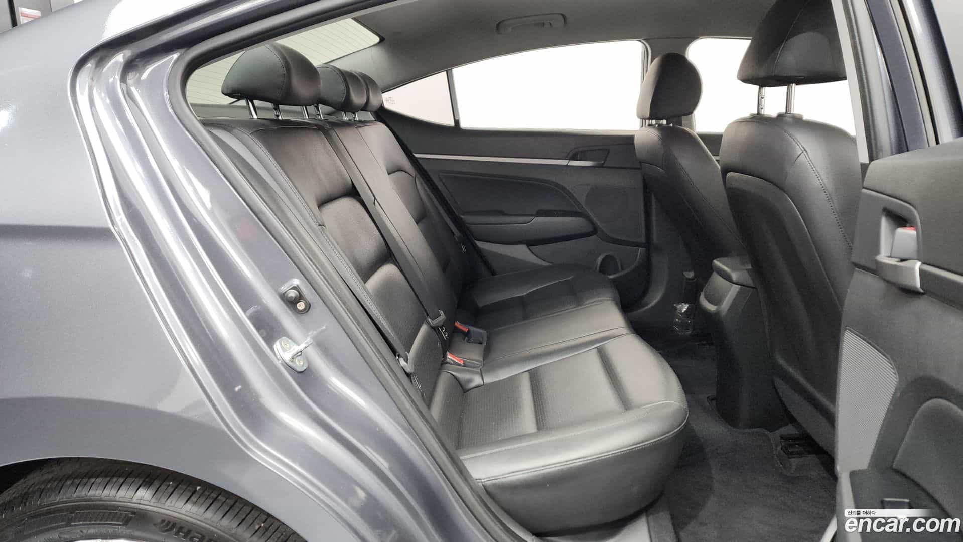 AVANTE Hyundai 2018.7-OPTION-016