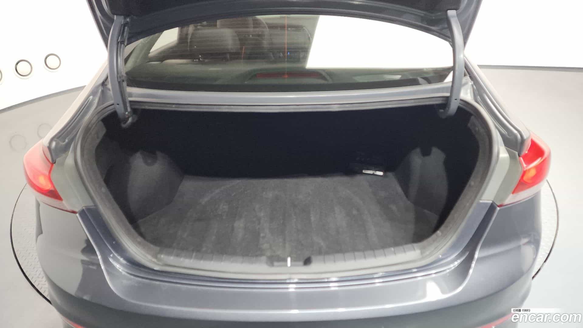 AVANTE Hyundai 2018.7-OPTION-024