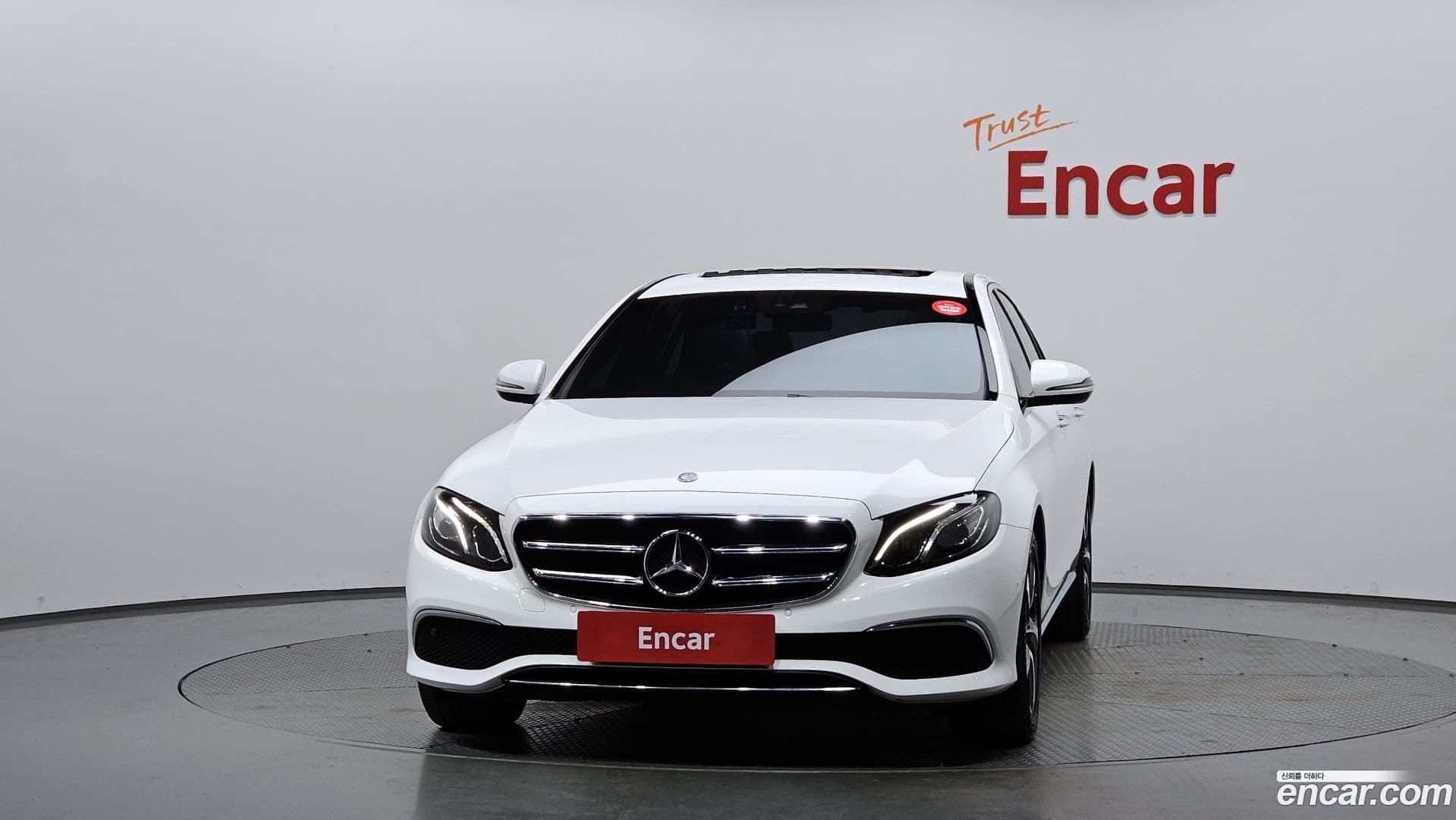 Main__Slider__Photo:E-Class Mercedes-Benz 2019.11-2