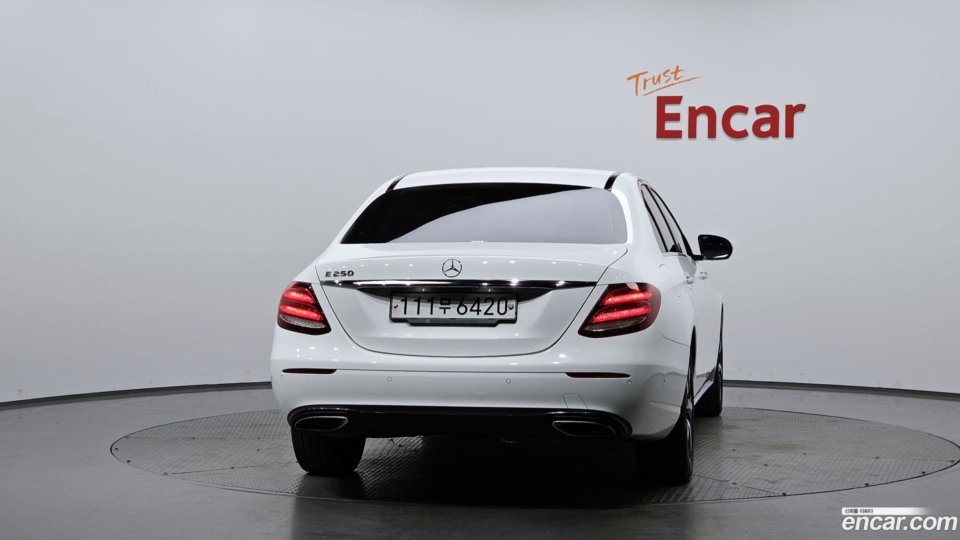 Main__Slider__Photo:E-Class Mercedes-Benz 2019.11-3