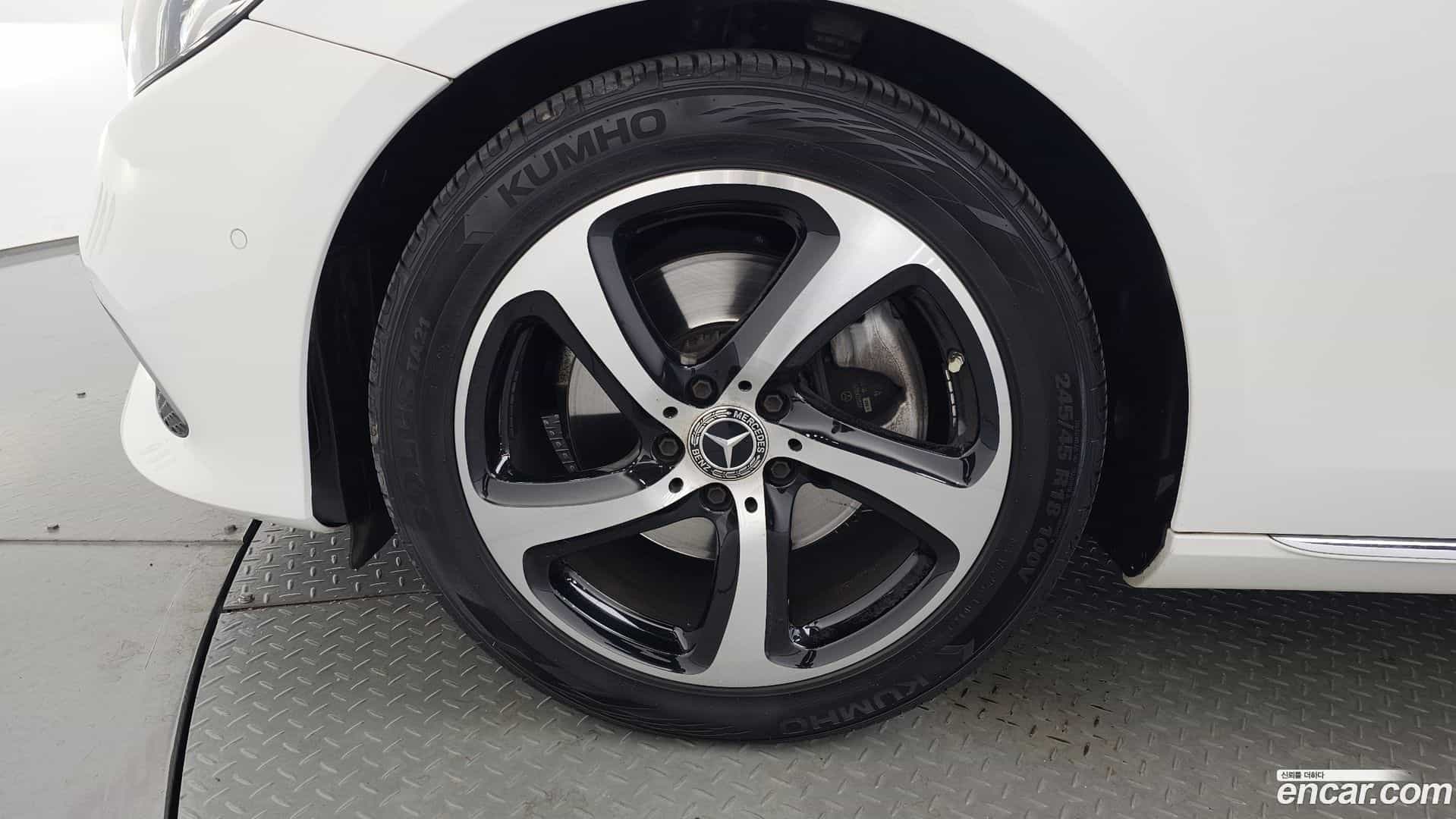 E-Class Mercedes-Benz 2019.11-OUTER-005