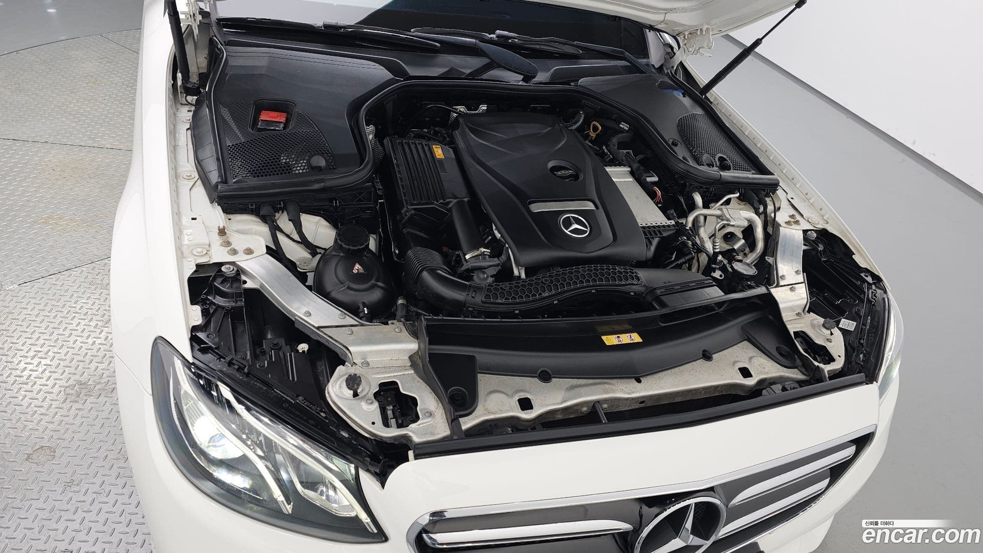 Main__Slider__Photo:E-Class Mercedes-Benz 2019.11-5
