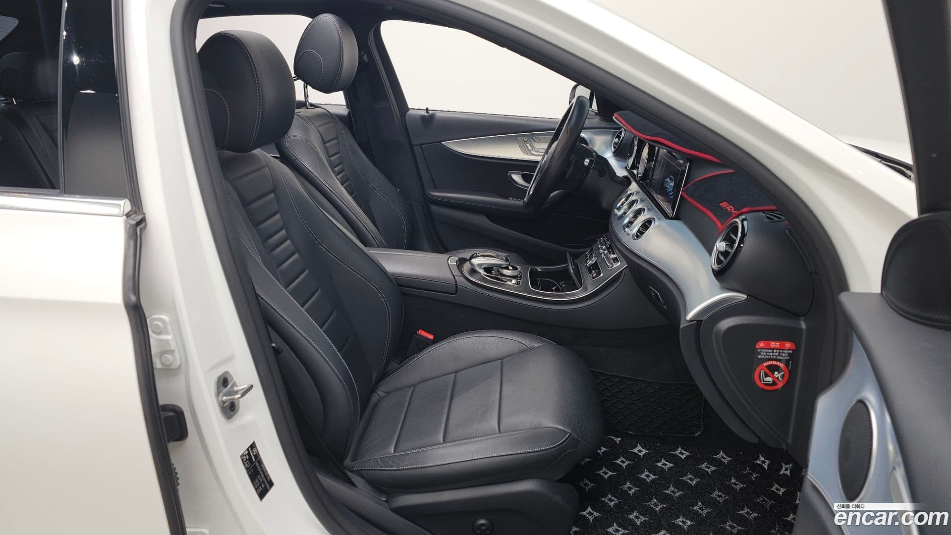 Main__Slider__Photo:E-Class Mercedes-Benz 2019.11-10