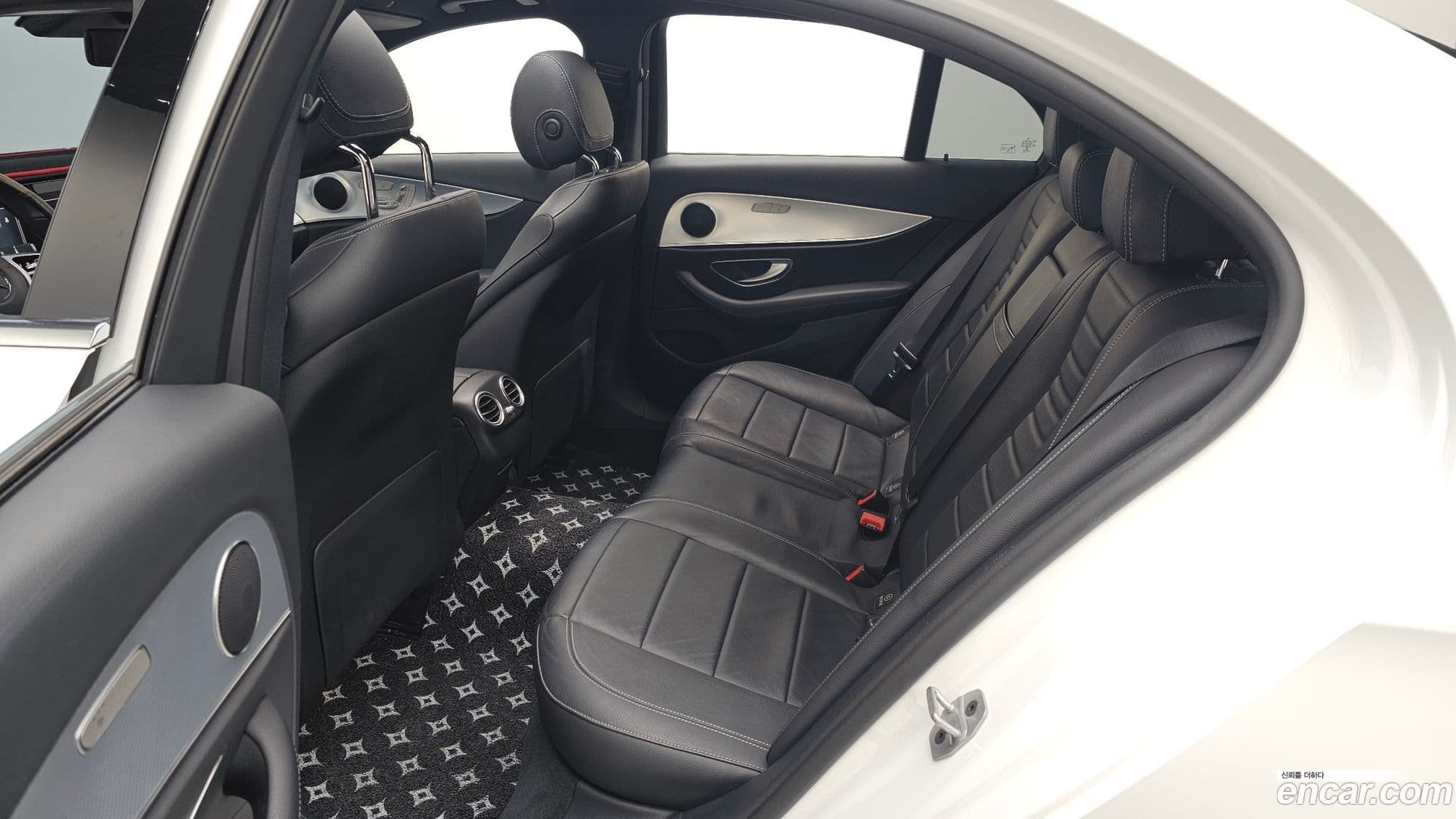 Main__Slider__Photo:E-Class Mercedes-Benz 2019.11-11