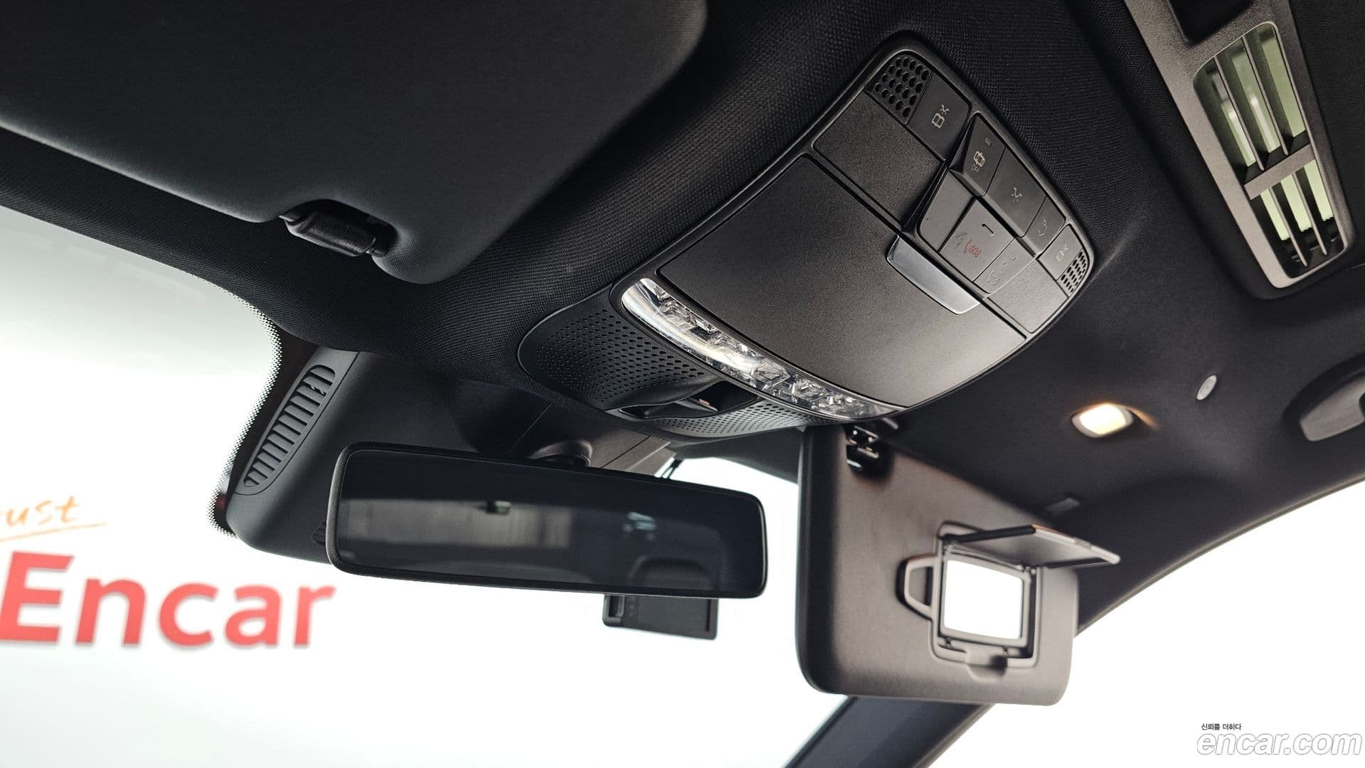 Main__Slider__Photo:E-Class Mercedes-Benz 2019.11-16