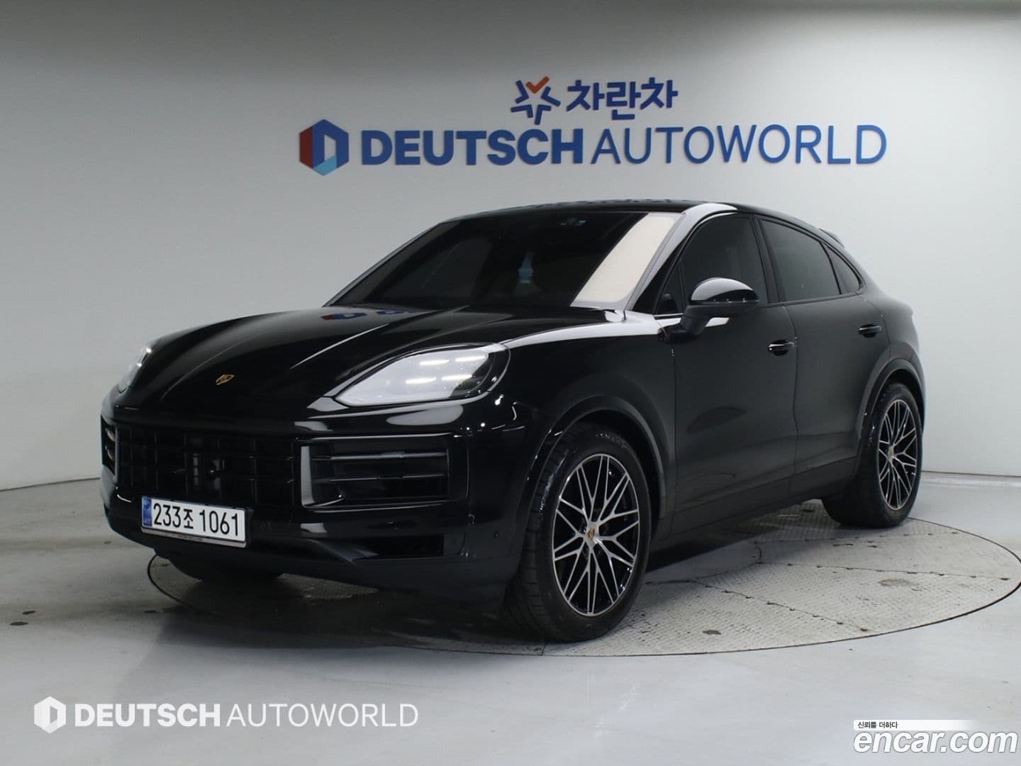 Main__Slider__Photo:Cayenne Porsche 2024.3-0