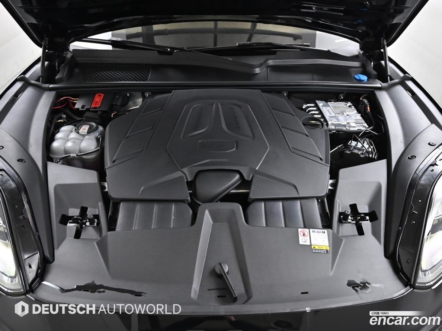 Main__Slider__Photo:Cayenne Porsche 2024.3-5