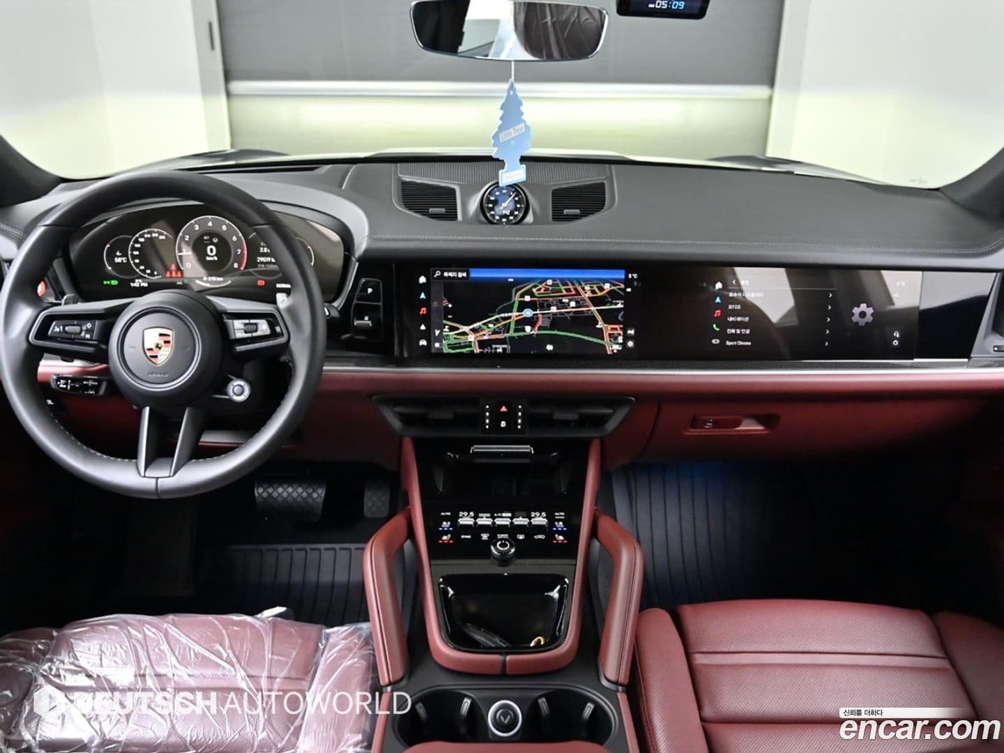 Main__Slider__Photo:Cayenne Porsche 2024.3-6