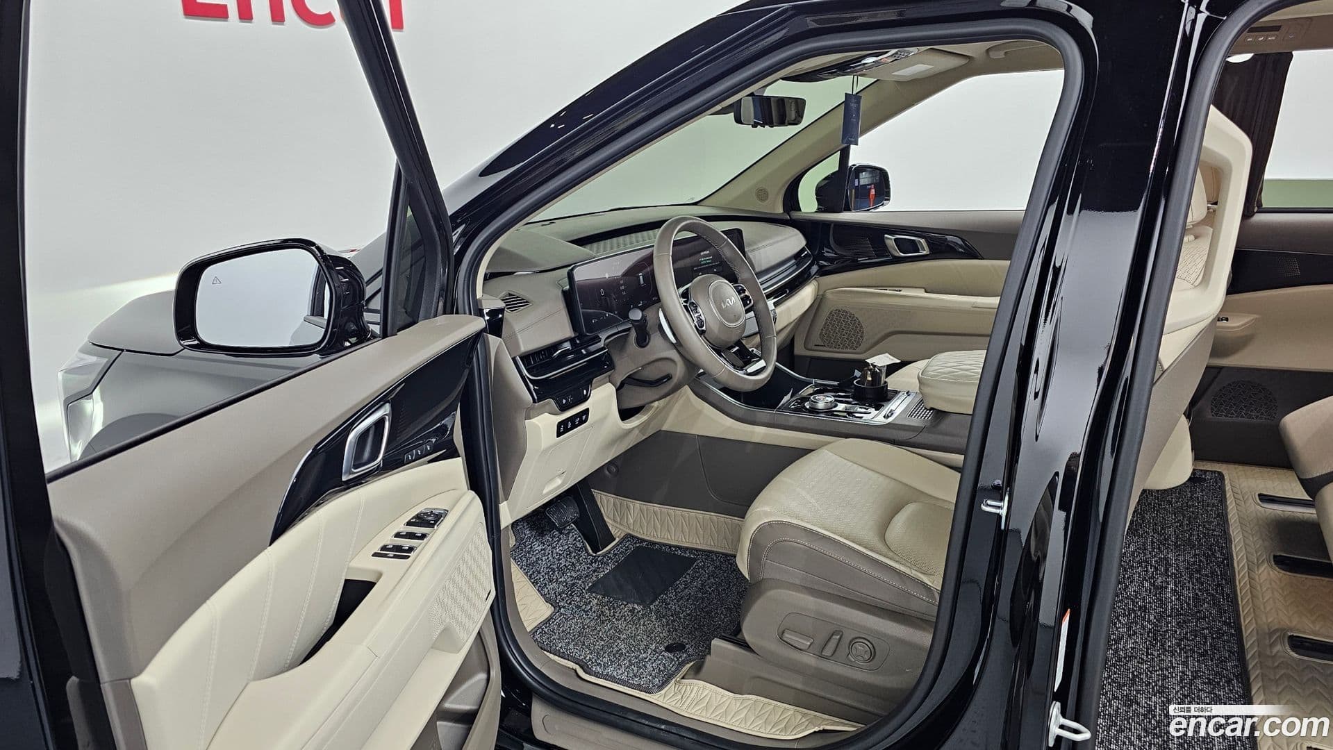 Main__Slider__Photo:Canival Kia 2024.4-10