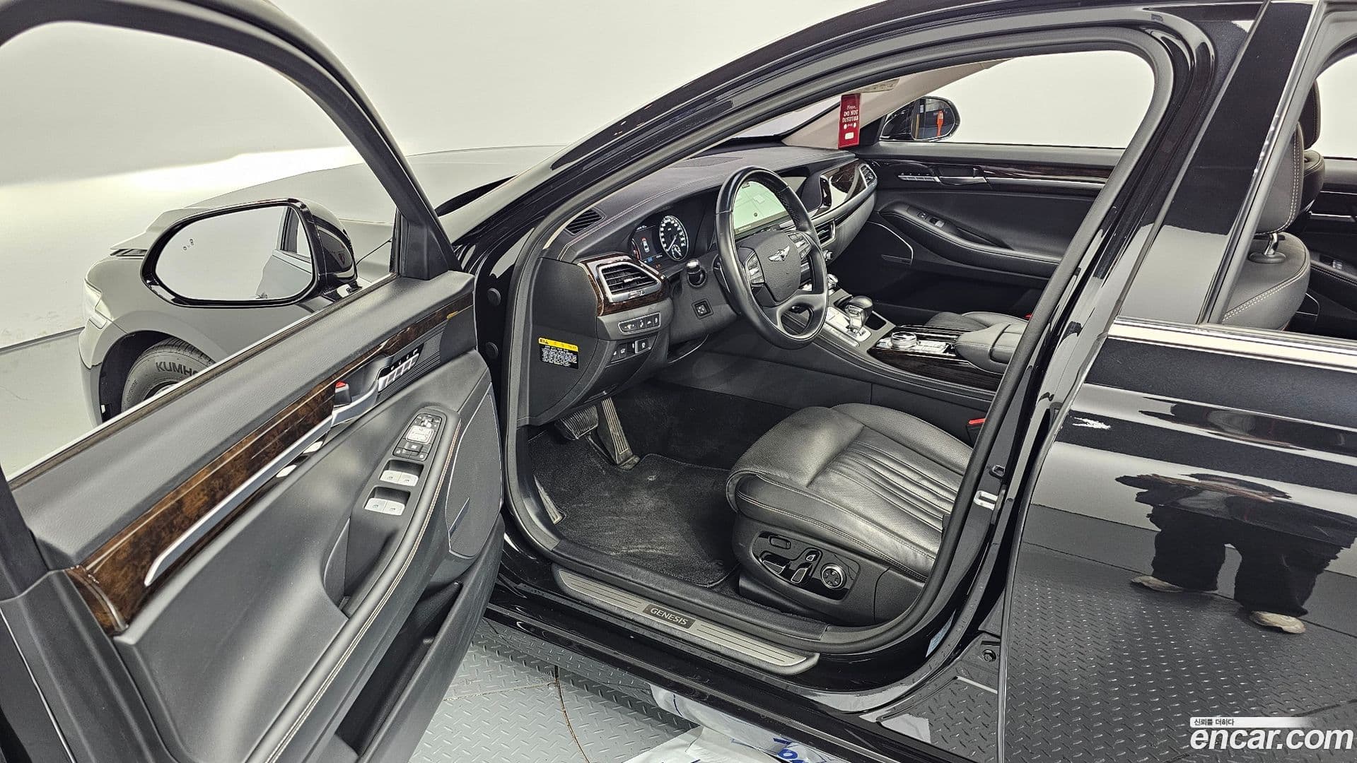 Main__Slider__Photo:G90 Genesis 2019.3-10