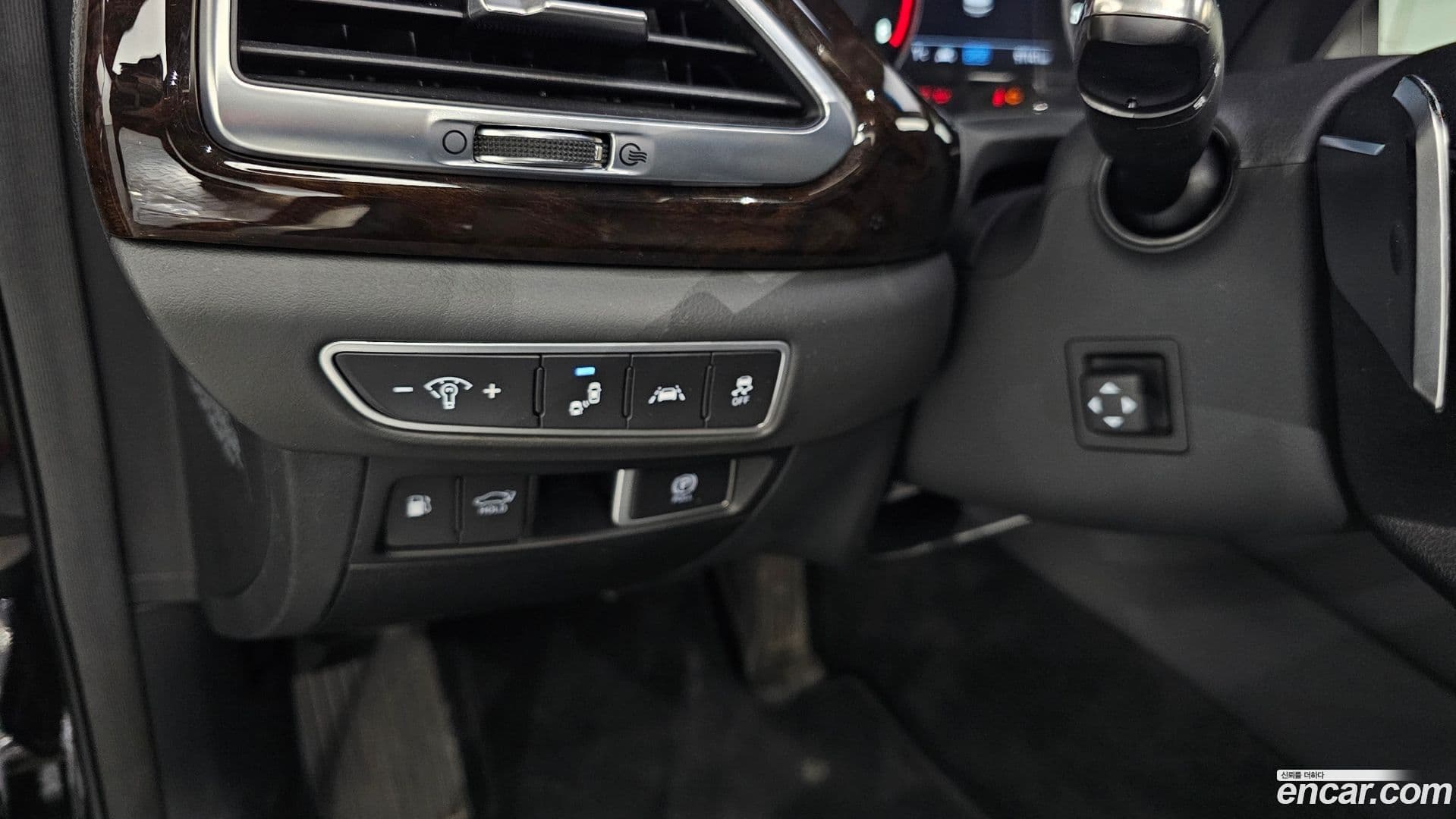 Main__Slider__Photo:G90 Genesis 2019.3-15