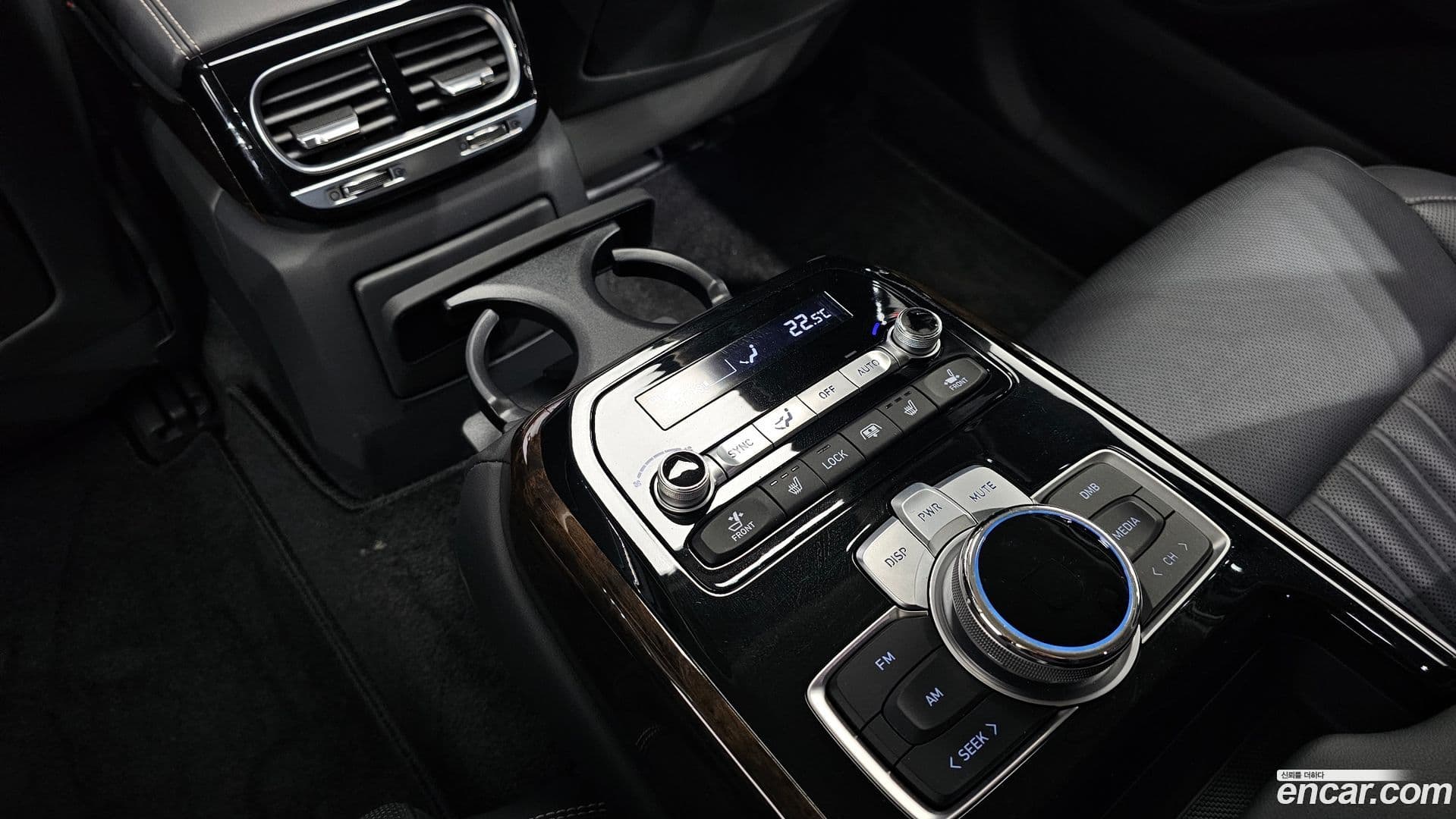 Main__Slider__Photo:G90 Genesis 2019.3-16