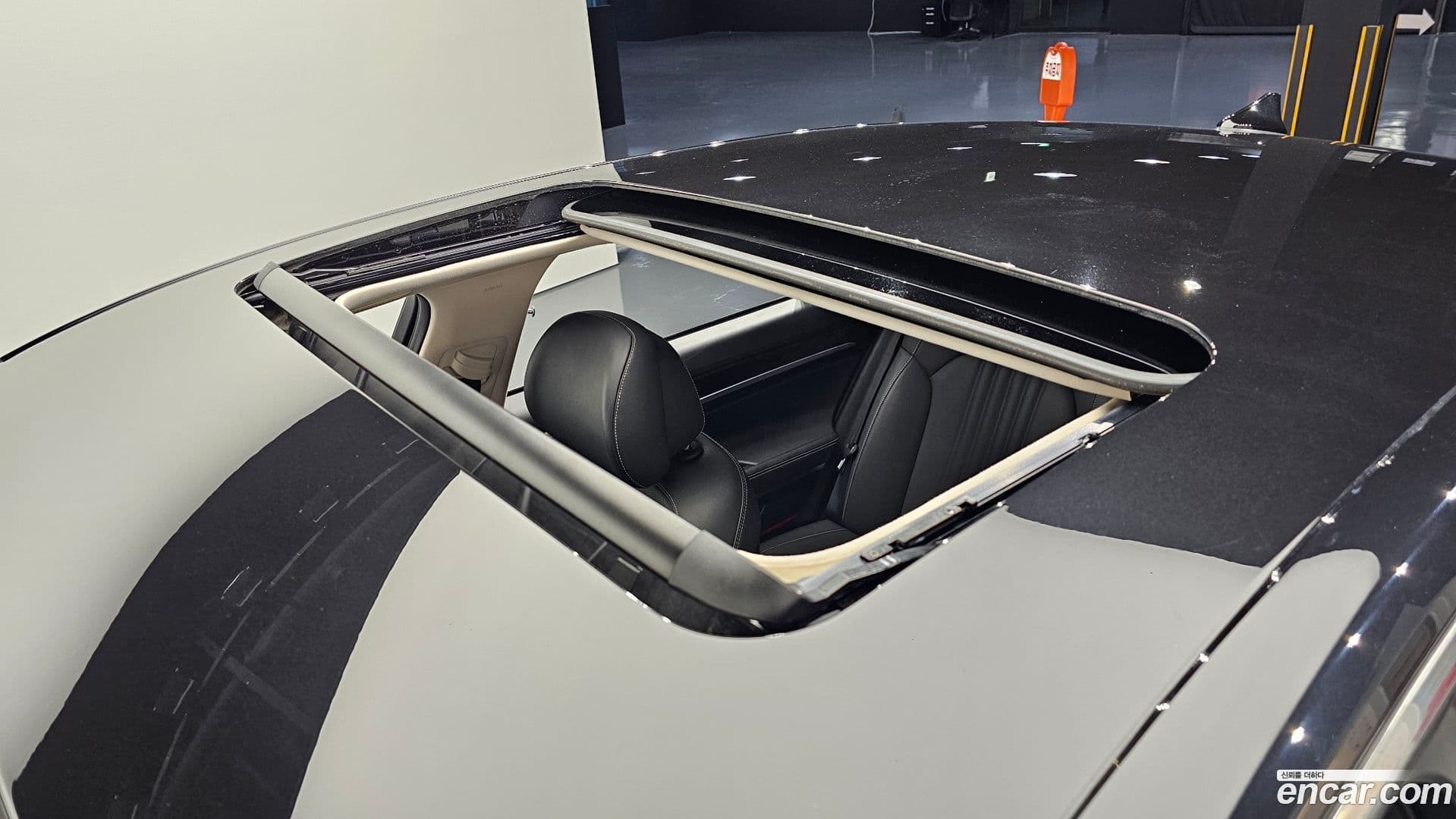 Main__Slider__Photo:G90 Genesis 2019.3-17