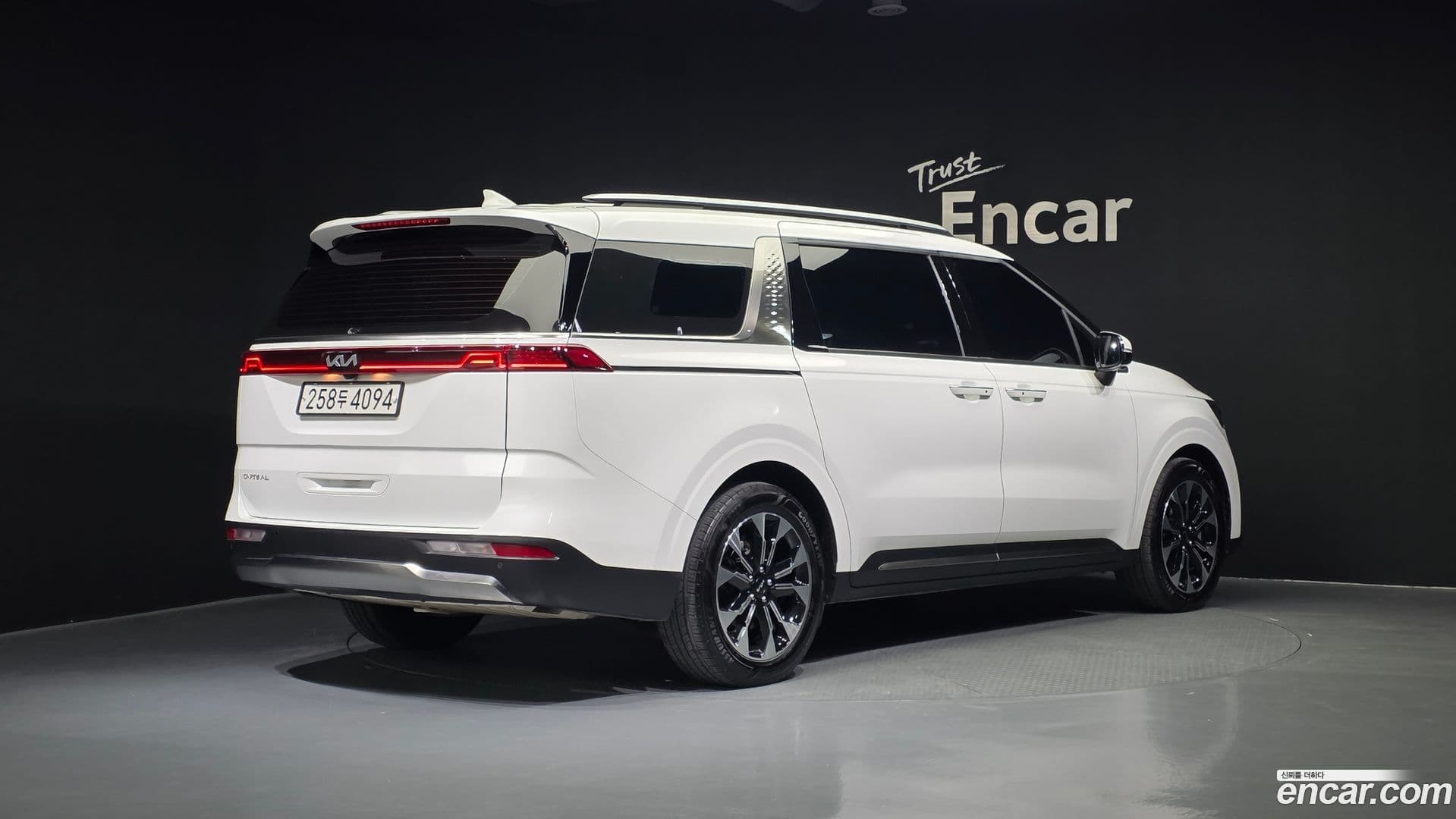 Main__Slider__Photo:Canival Kia 2022.6-1