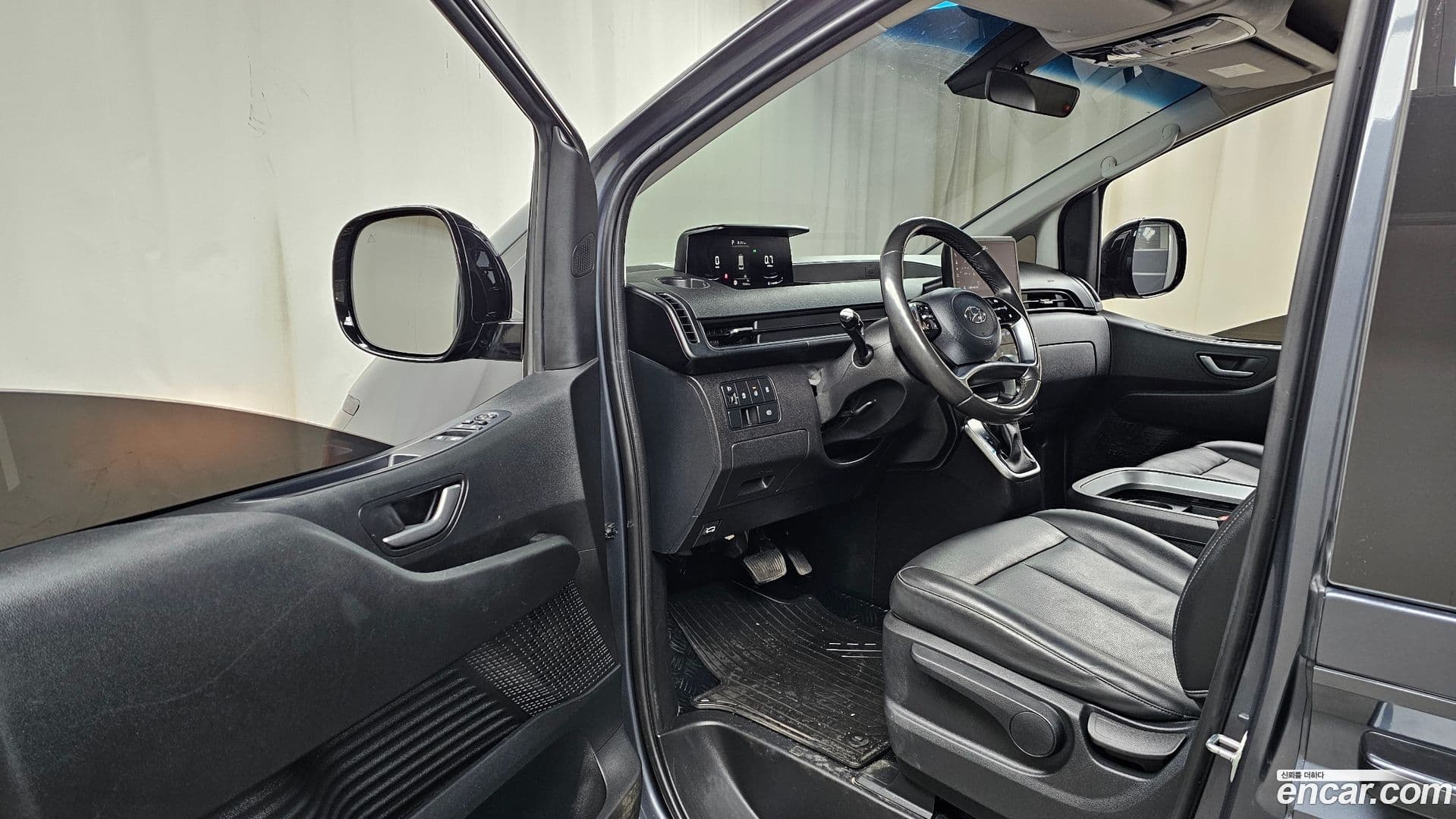 Main__Slider__Photo:Staria Hyundai 2021.7-9