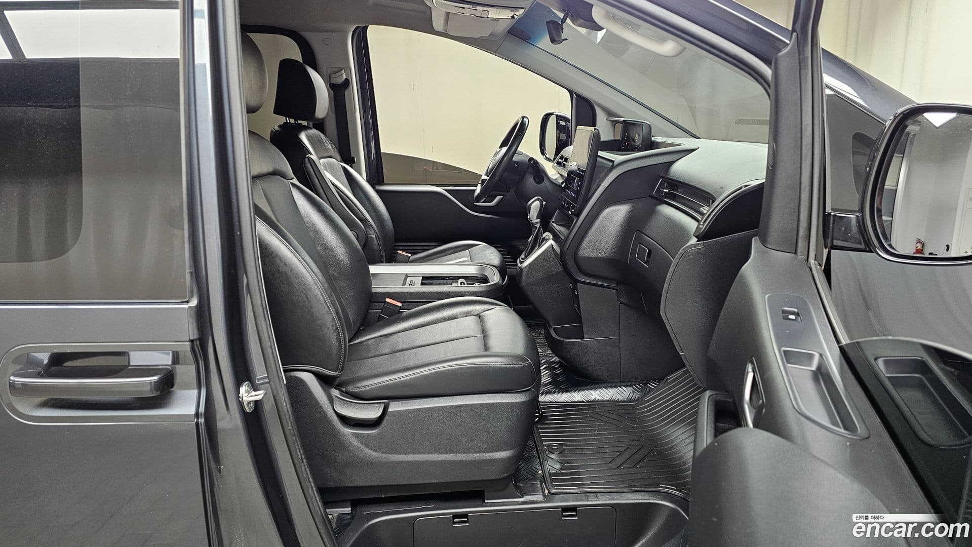 Main__Slider__Photo:Staria Hyundai 2021.7-10