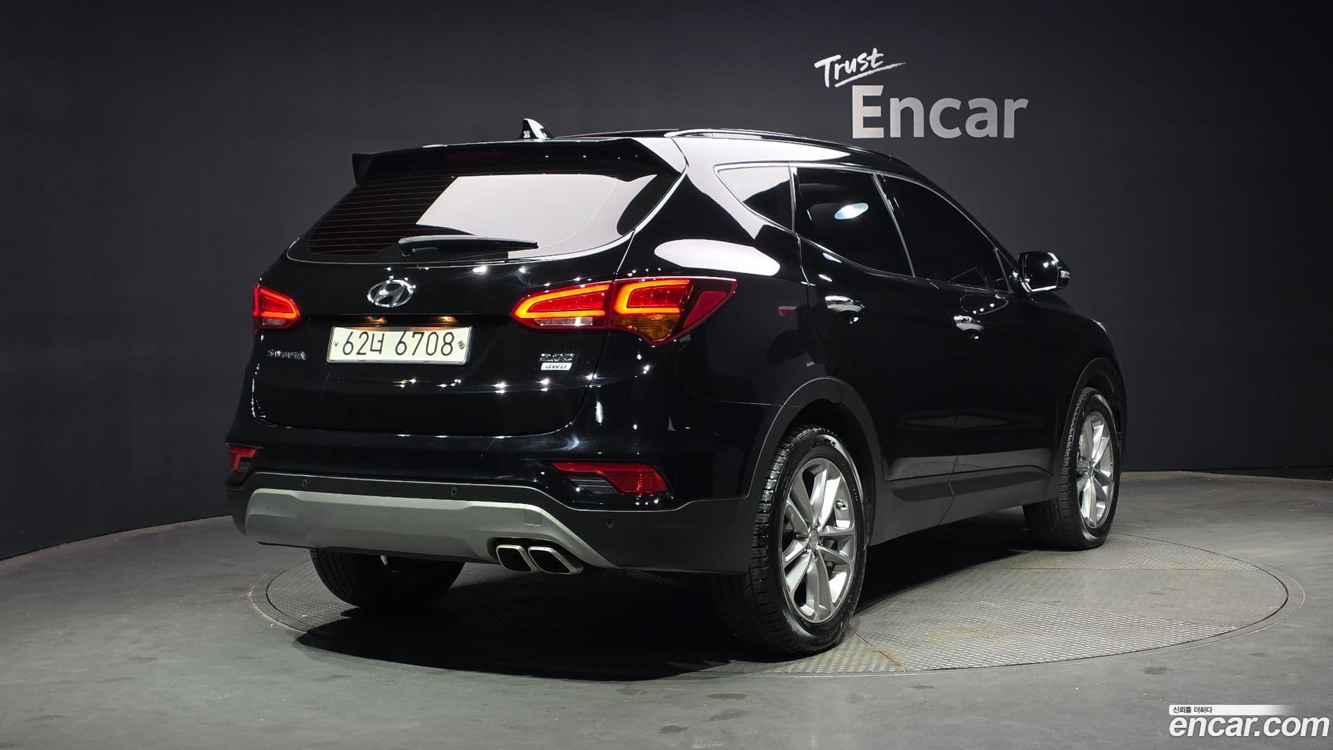 Main__Slider__Photo:Santafe Hyundai 2017.4-1