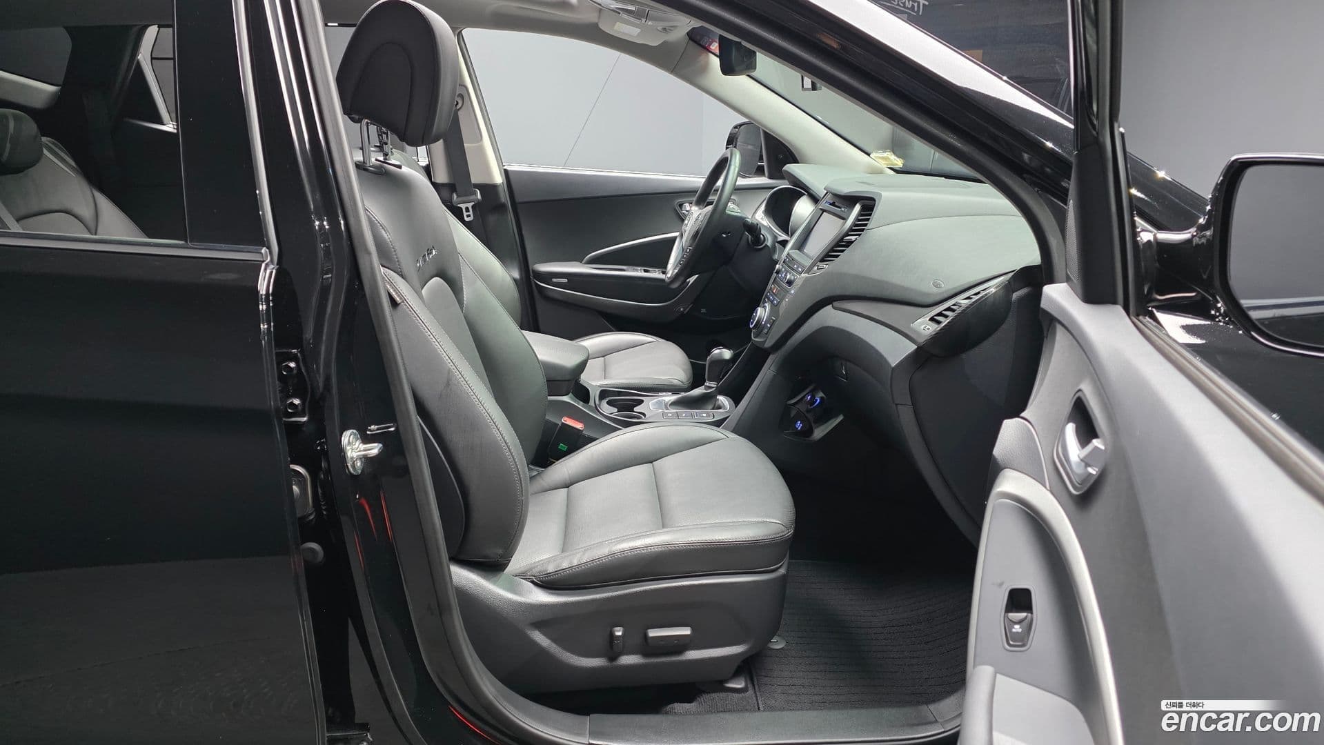 Main__Slider__Photo:Santafe Hyundai 2017.4-10