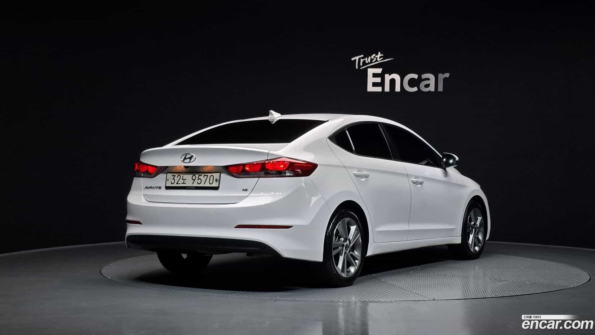 AVANTE Hyundai 2018.7-OUTER-002