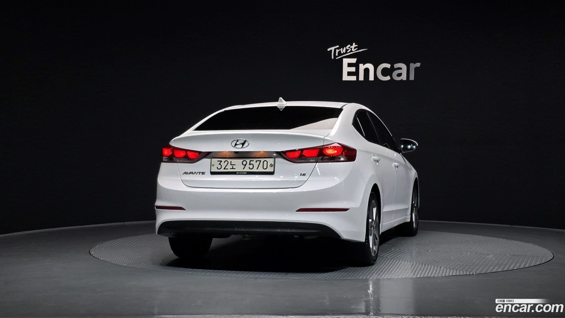 Main__Slider__Photo:AVANTE Hyundai 2018.7-3