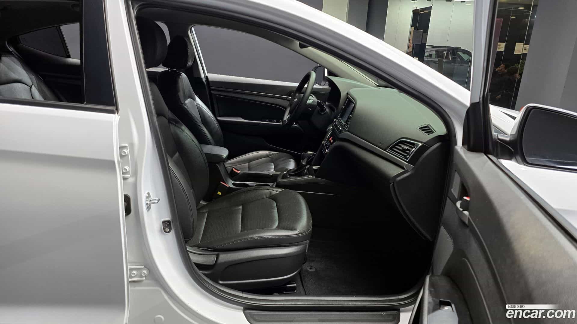 AVANTE Hyundai 2018.7-INNER-010