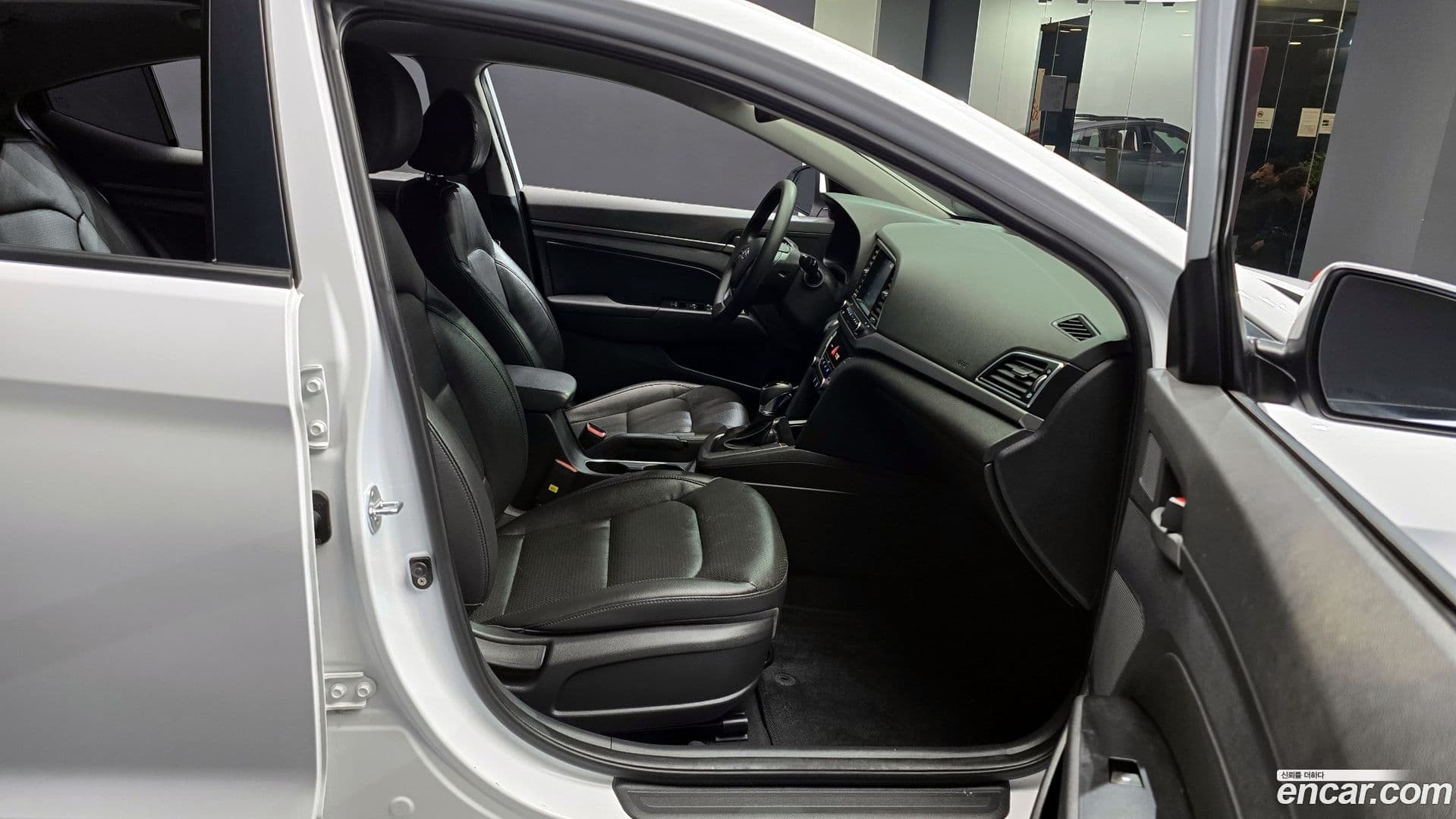 Main__Slider__Photo:AVANTE Hyundai 2018.7-9