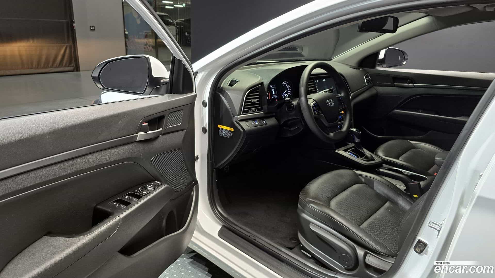 AVANTE Hyundai 2018.7-OPTION-015