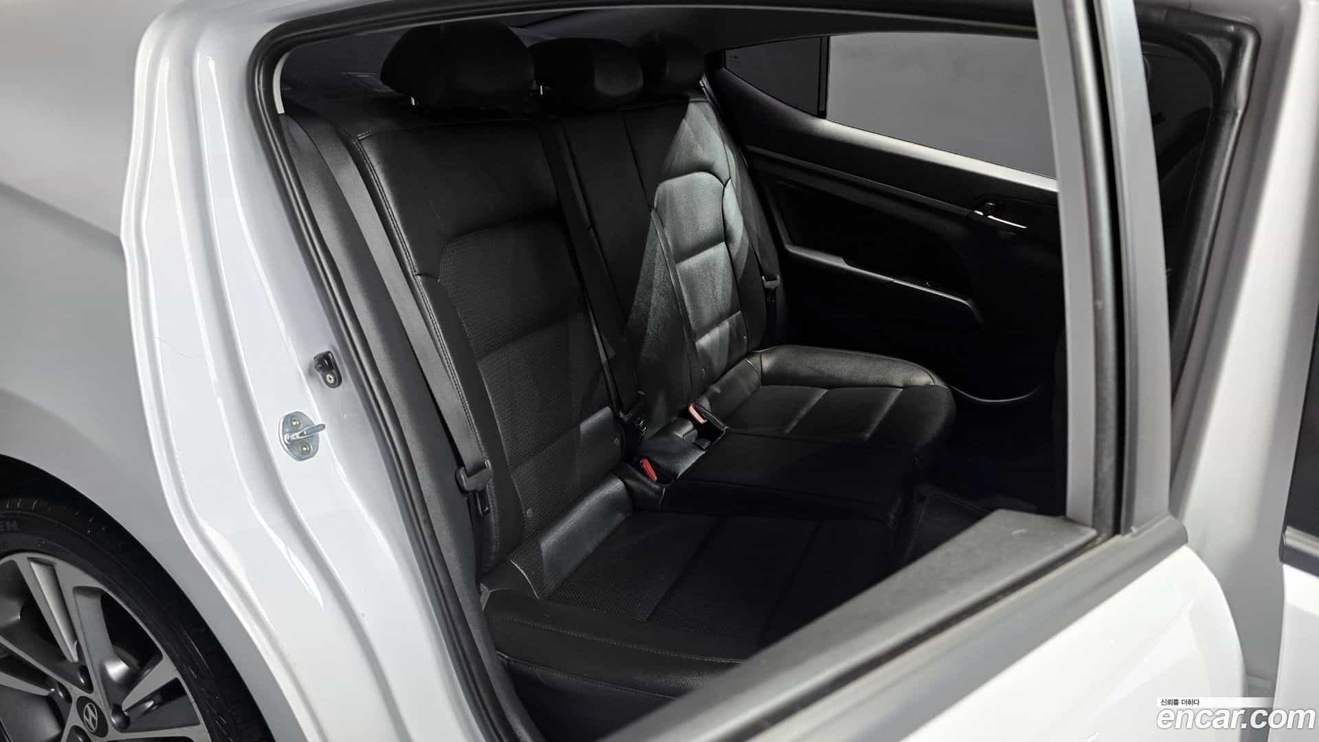 AVANTE Hyundai 2018.7-OPTION-016