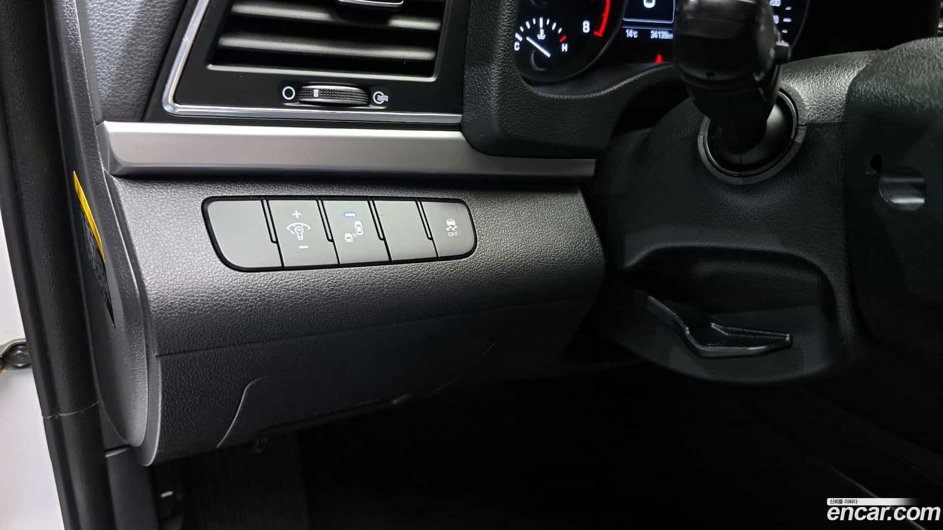 AVANTE Hyundai 2018.7-OPTION-019