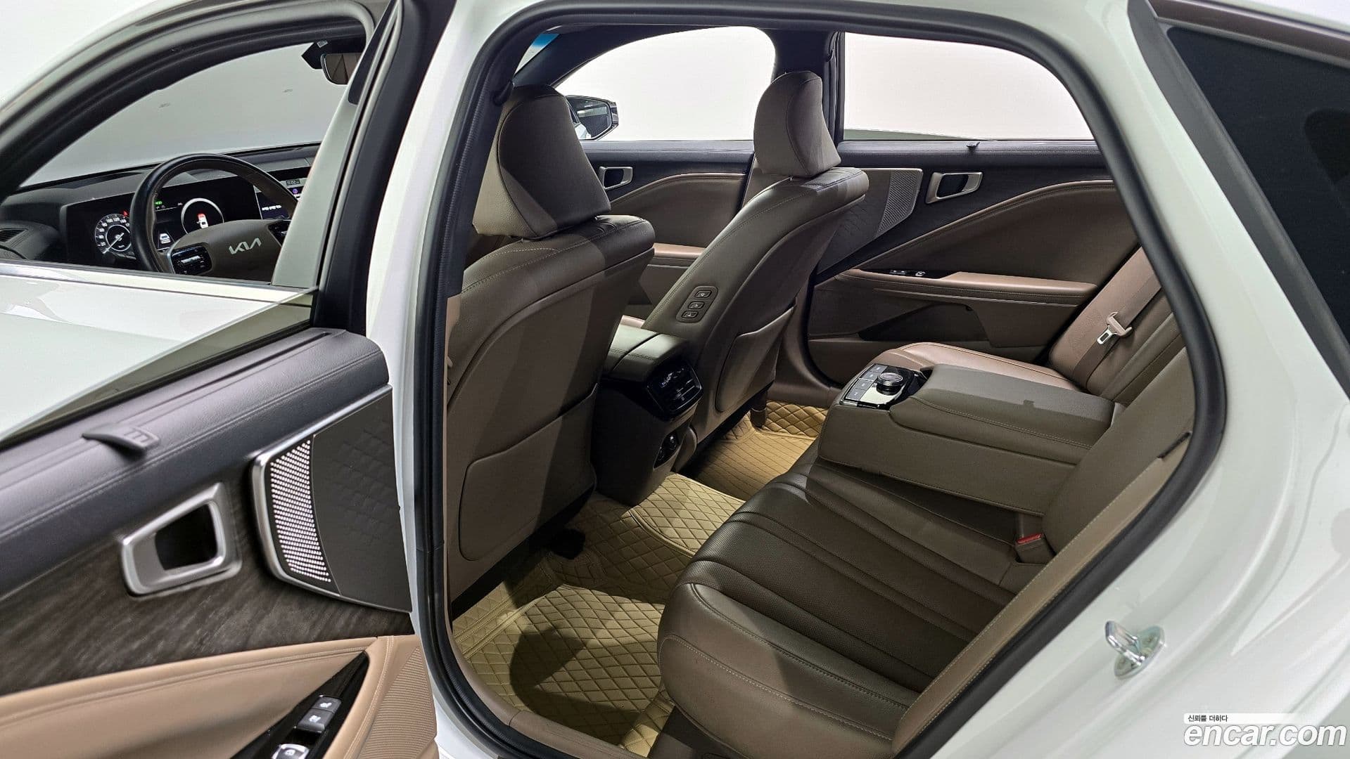 Main__Slider__Photo:K8 Kia 2021.5-10