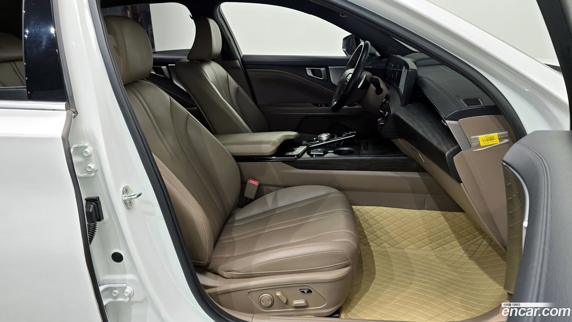 Main__Slider__Photo:K8 Kia 2021.5-11