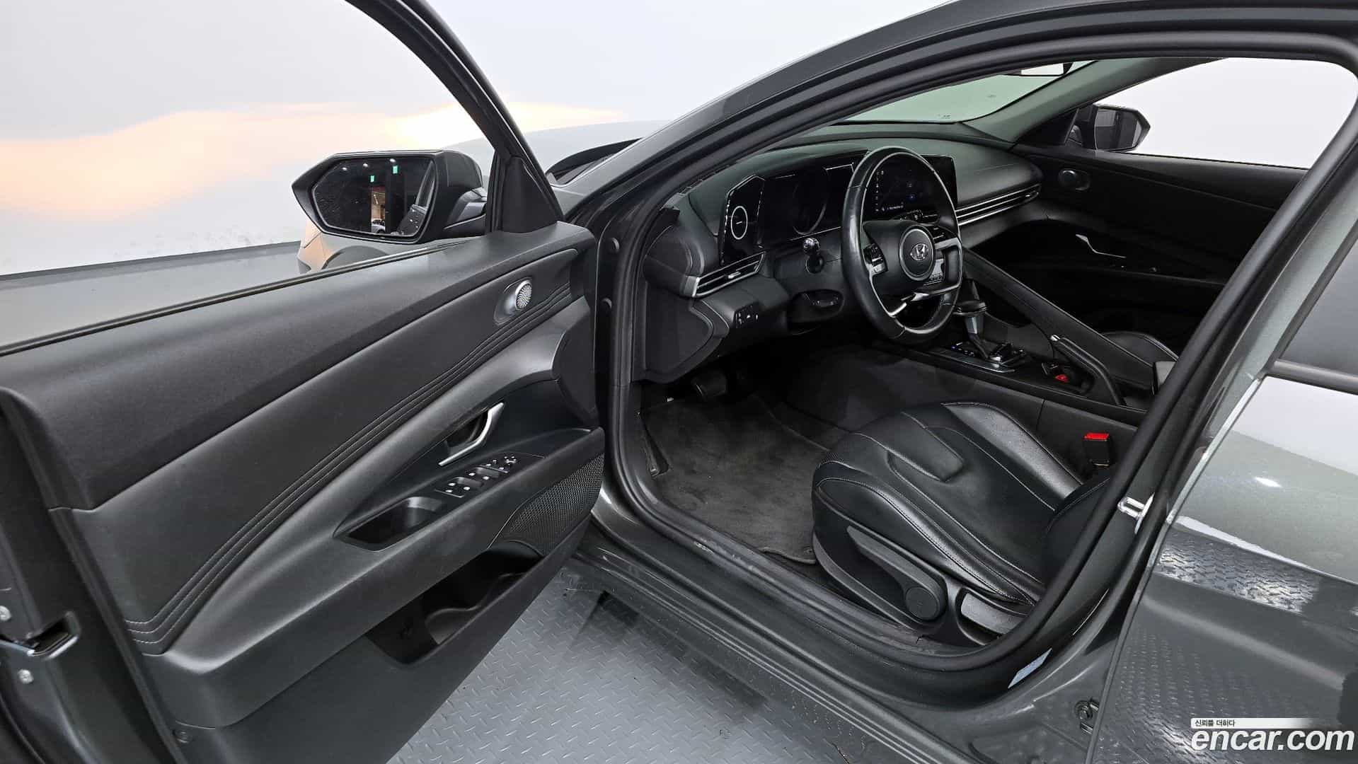 AVANTE Hyundai 2021.1-INNER-010