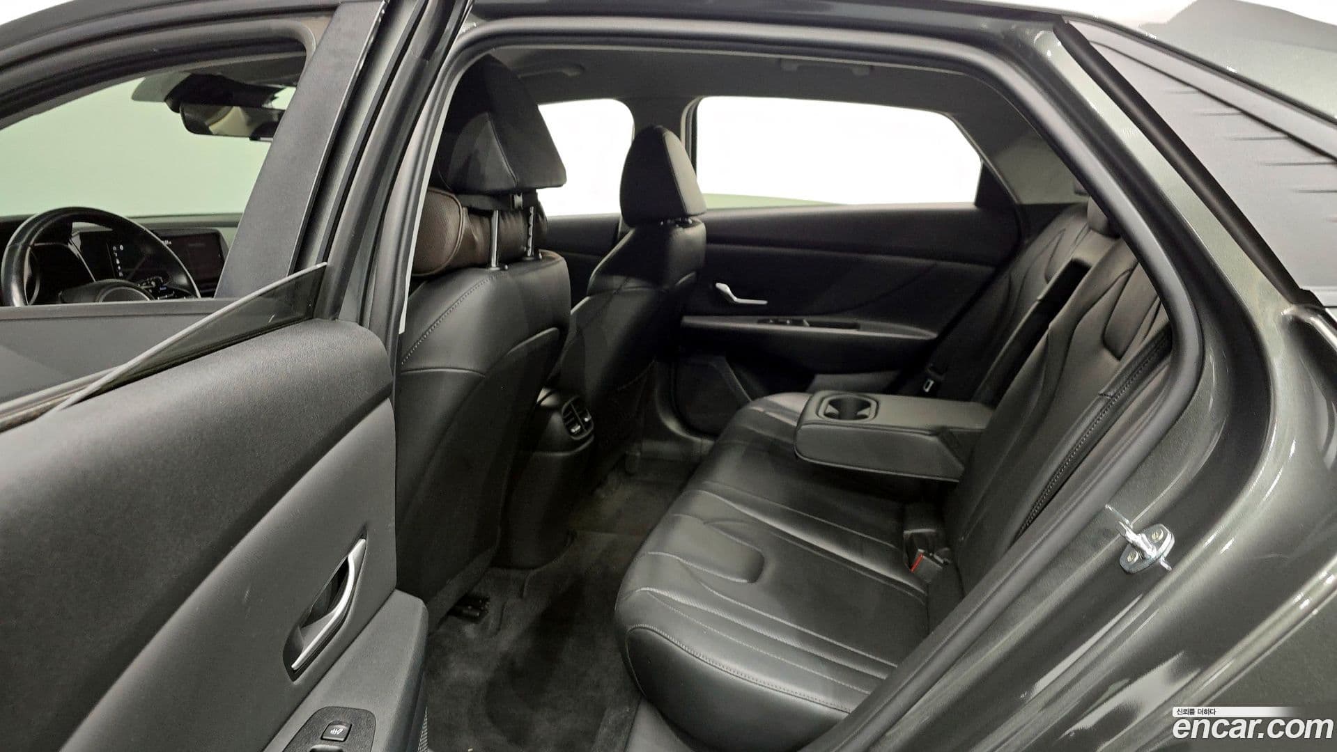 Main__Slider__Photo:AVANTE Hyundai 2021.1-12