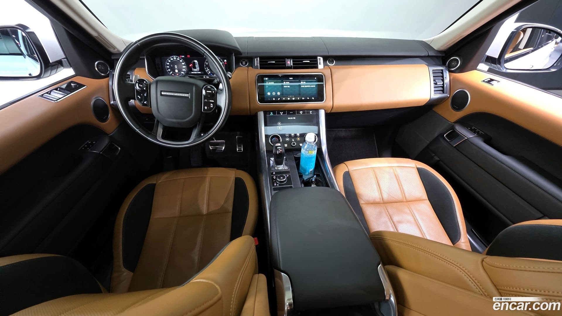 Main__Slider__Photo:Range Rover Sport Land Rover 2021.6-6