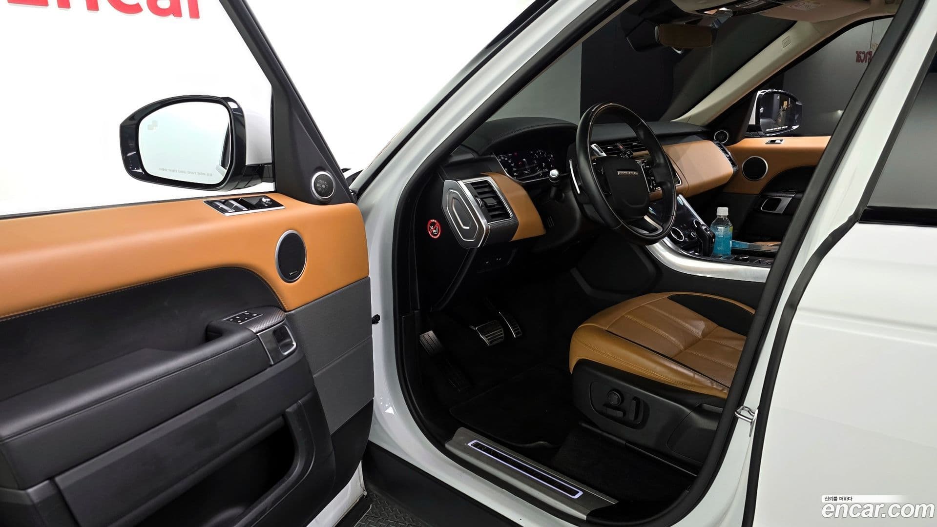 Main__Slider__Photo:Range Rover Sport Land Rover 2021.6-9