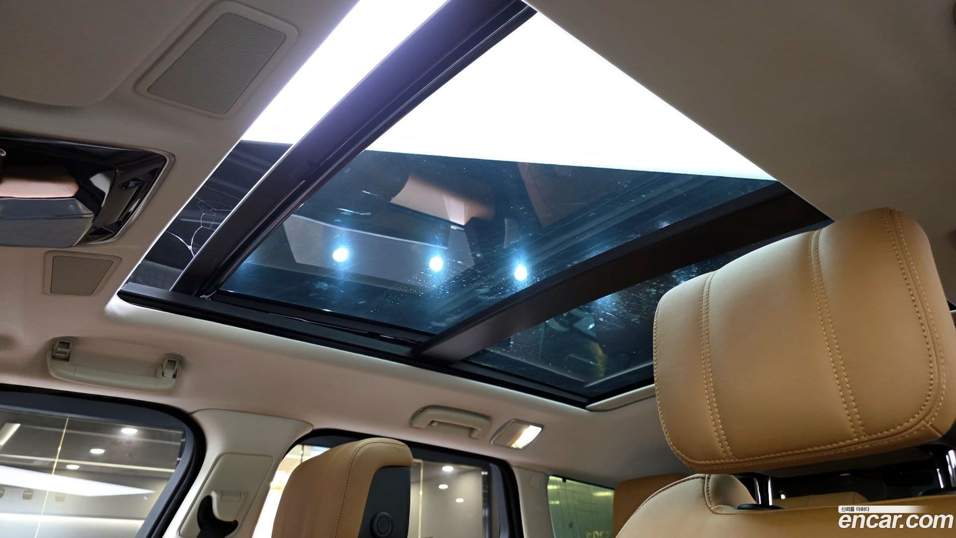 Main__Slider__Photo:Range Rover Sport Land Rover 2021.6-18