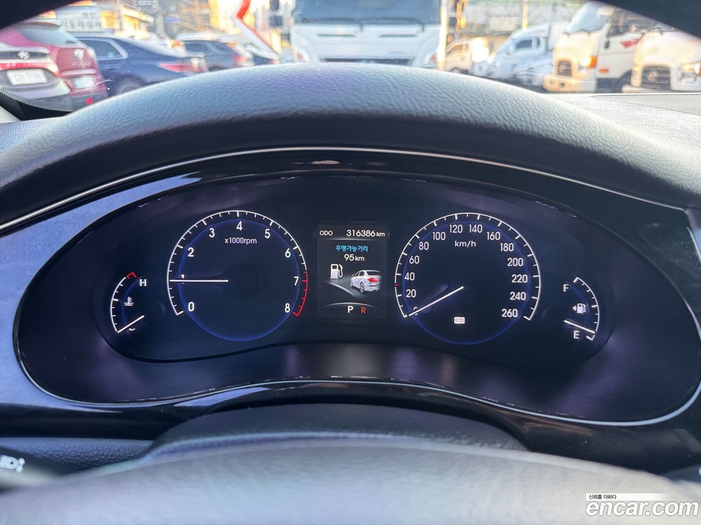 Main__Slider__Photo:Genesis Hyundai 2012.11-9