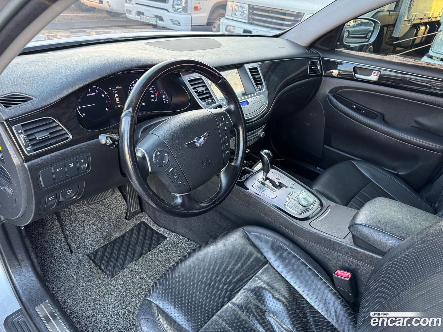 Main__Slider__Photo:Genesis Hyundai 2012.11-16